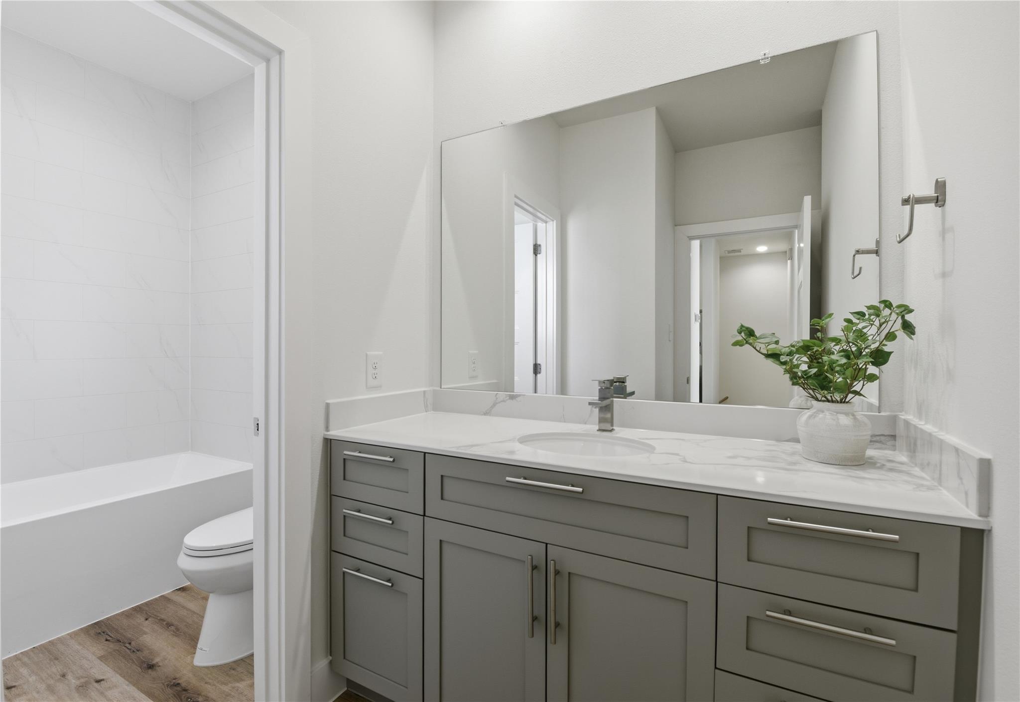 11933 N Hoa Sen Circle