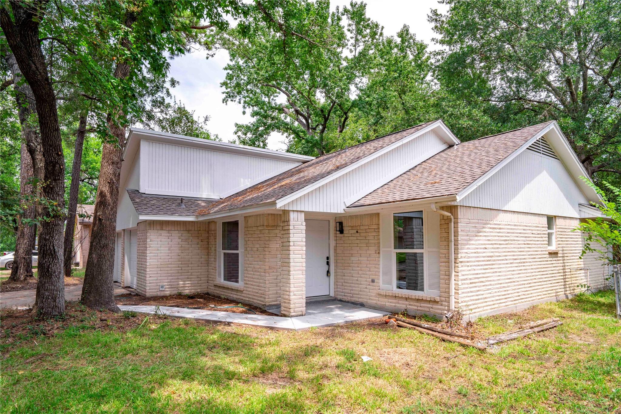9214 Woodland Oaks Drive