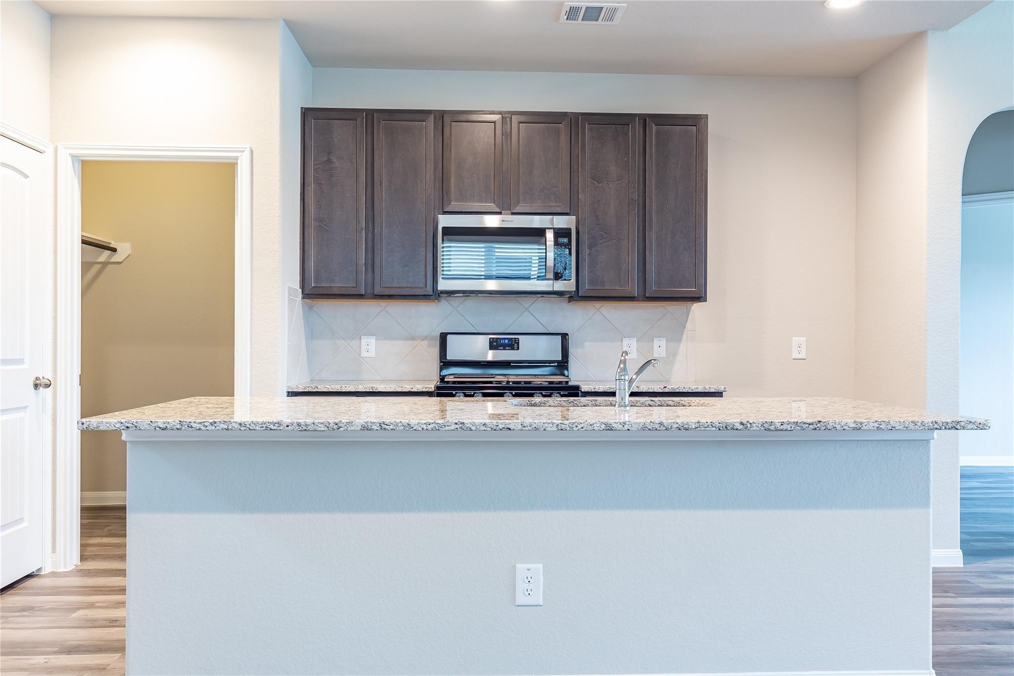 24630 Bastiani Canvas Lane
