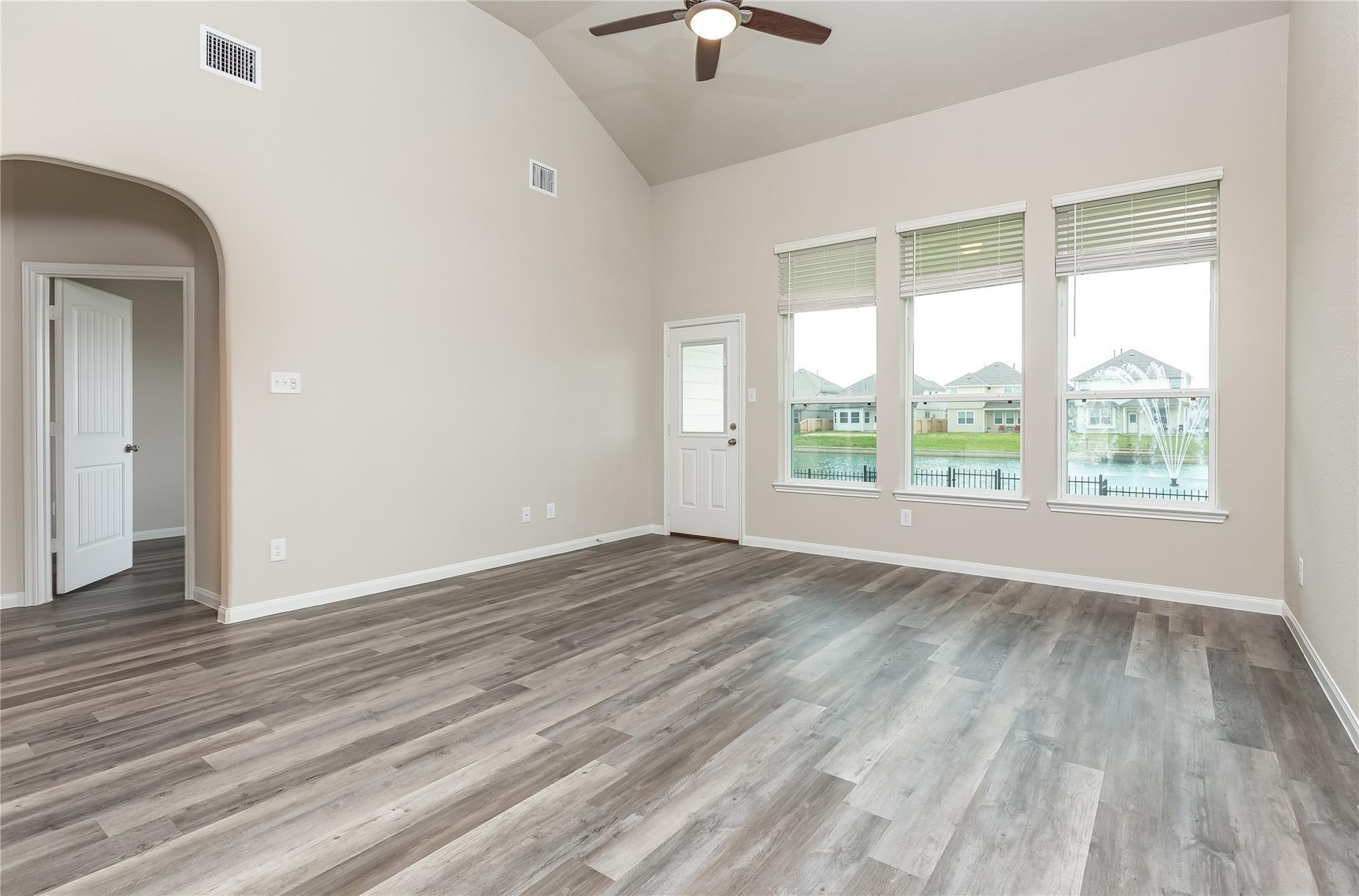 24630 Bastiani Canvas Lane