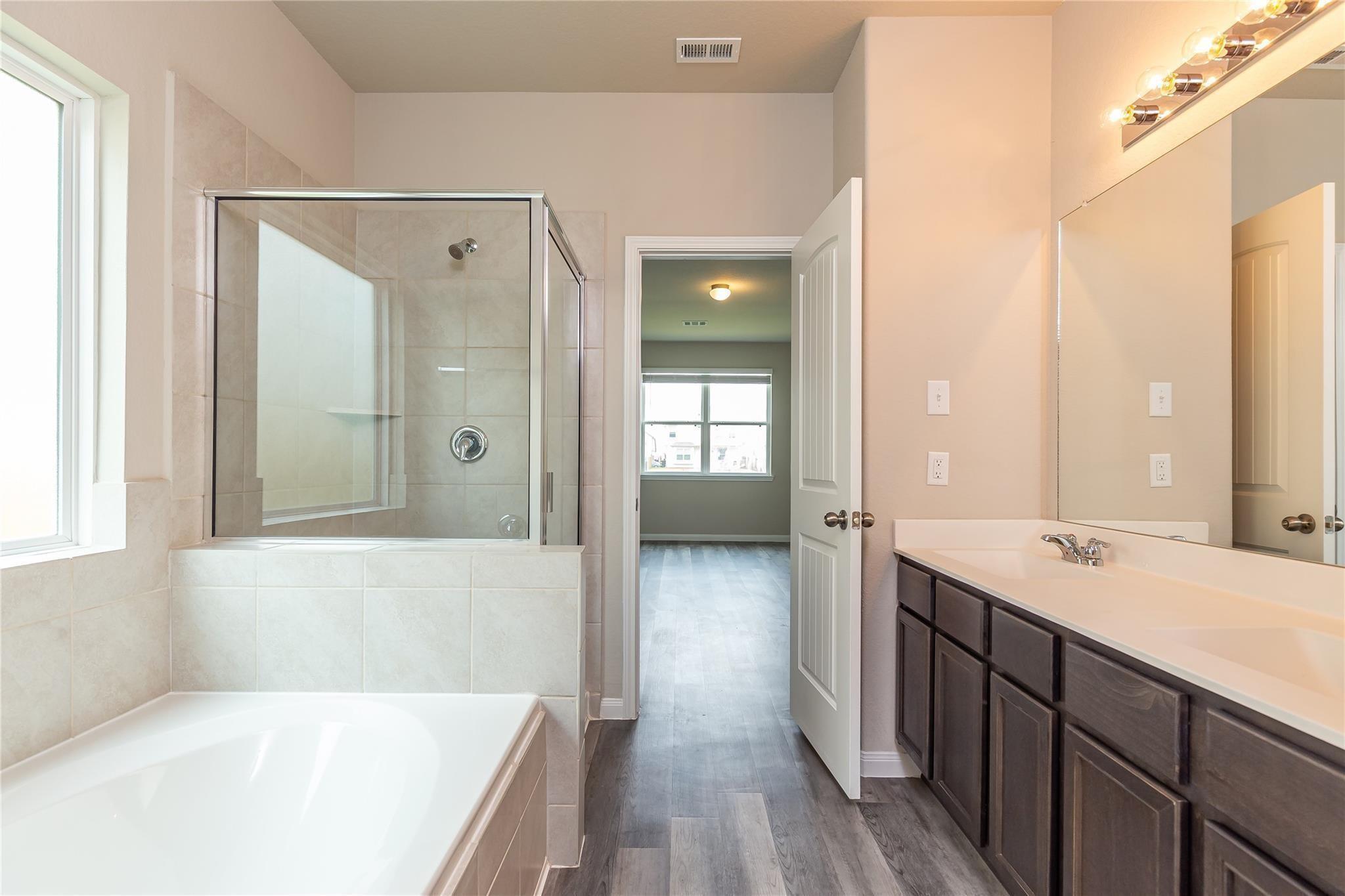 24630 Bastiani Canvas Lane