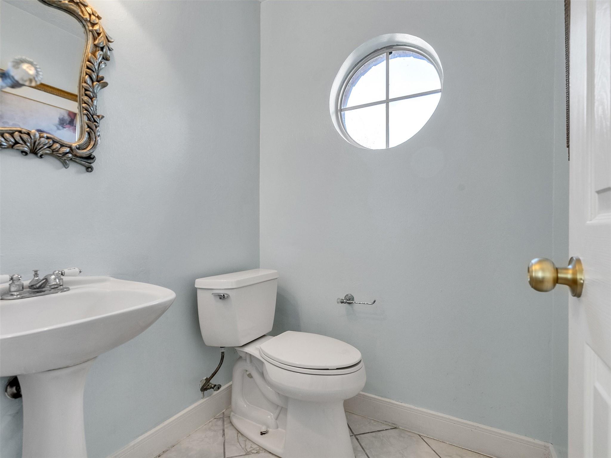 2739 Lakeside Village Drive