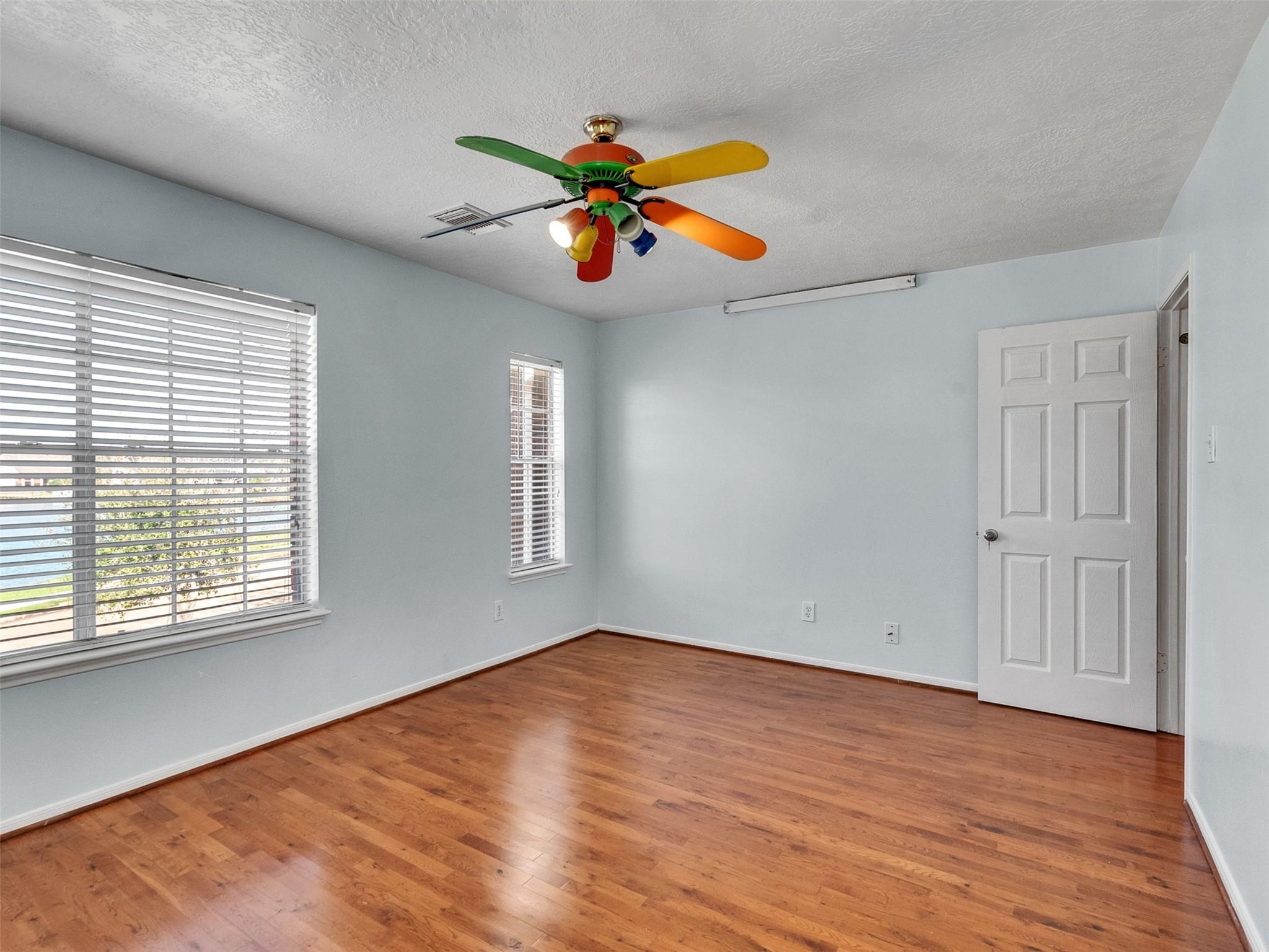 2739 Lakeside Village Drive