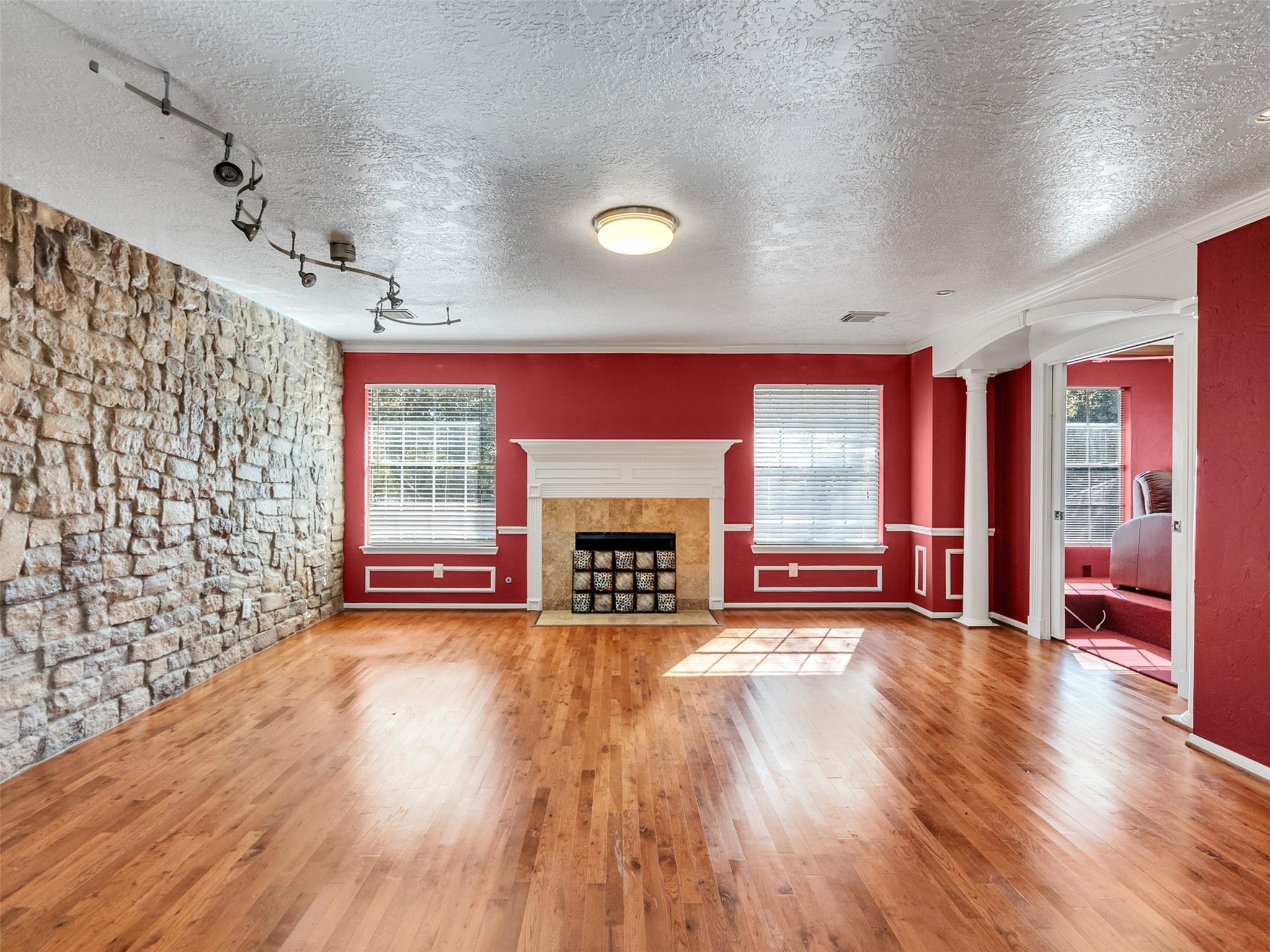 2739 Lakeside Village Drive