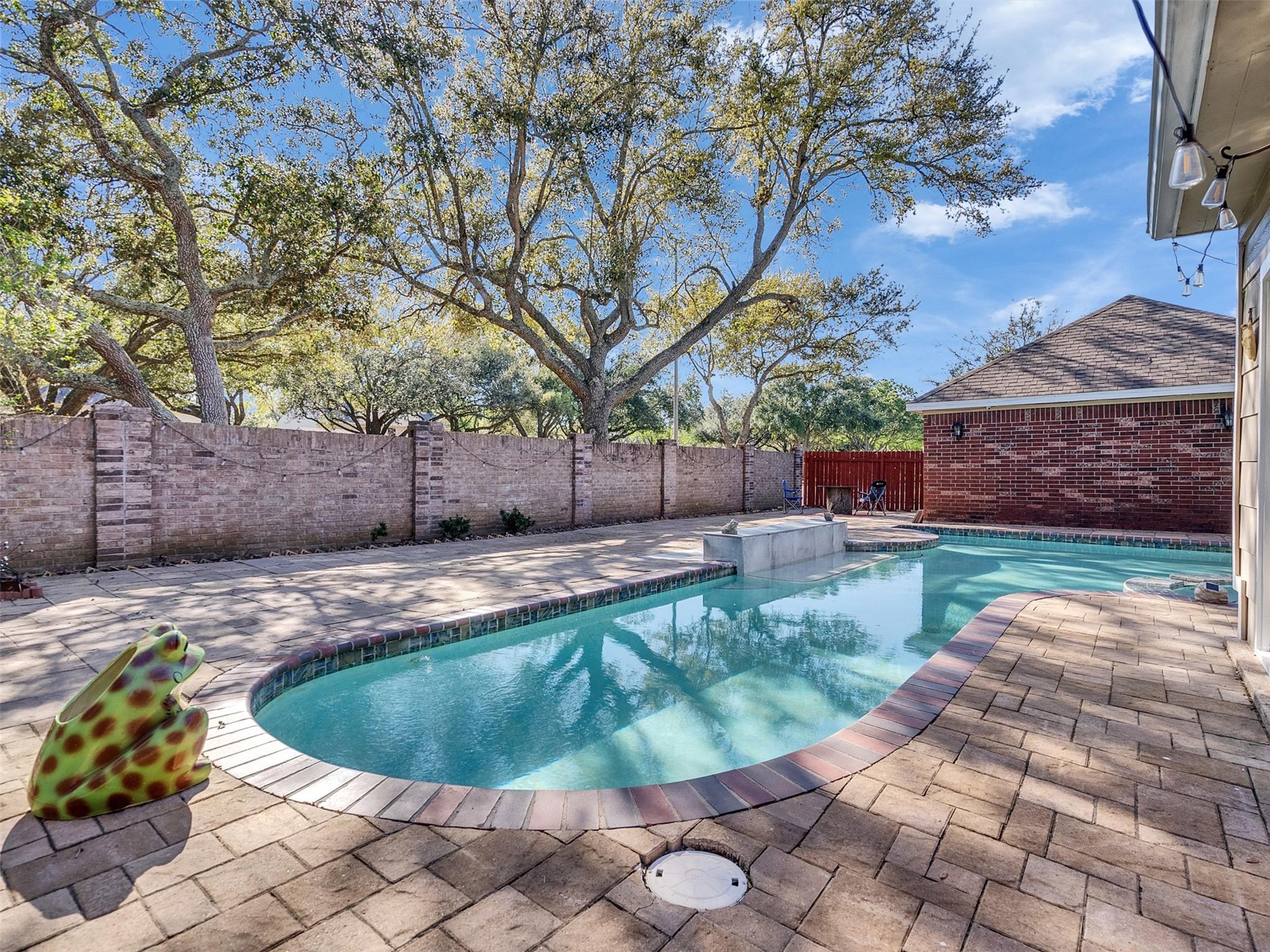 2739 Lakeside Village Drive