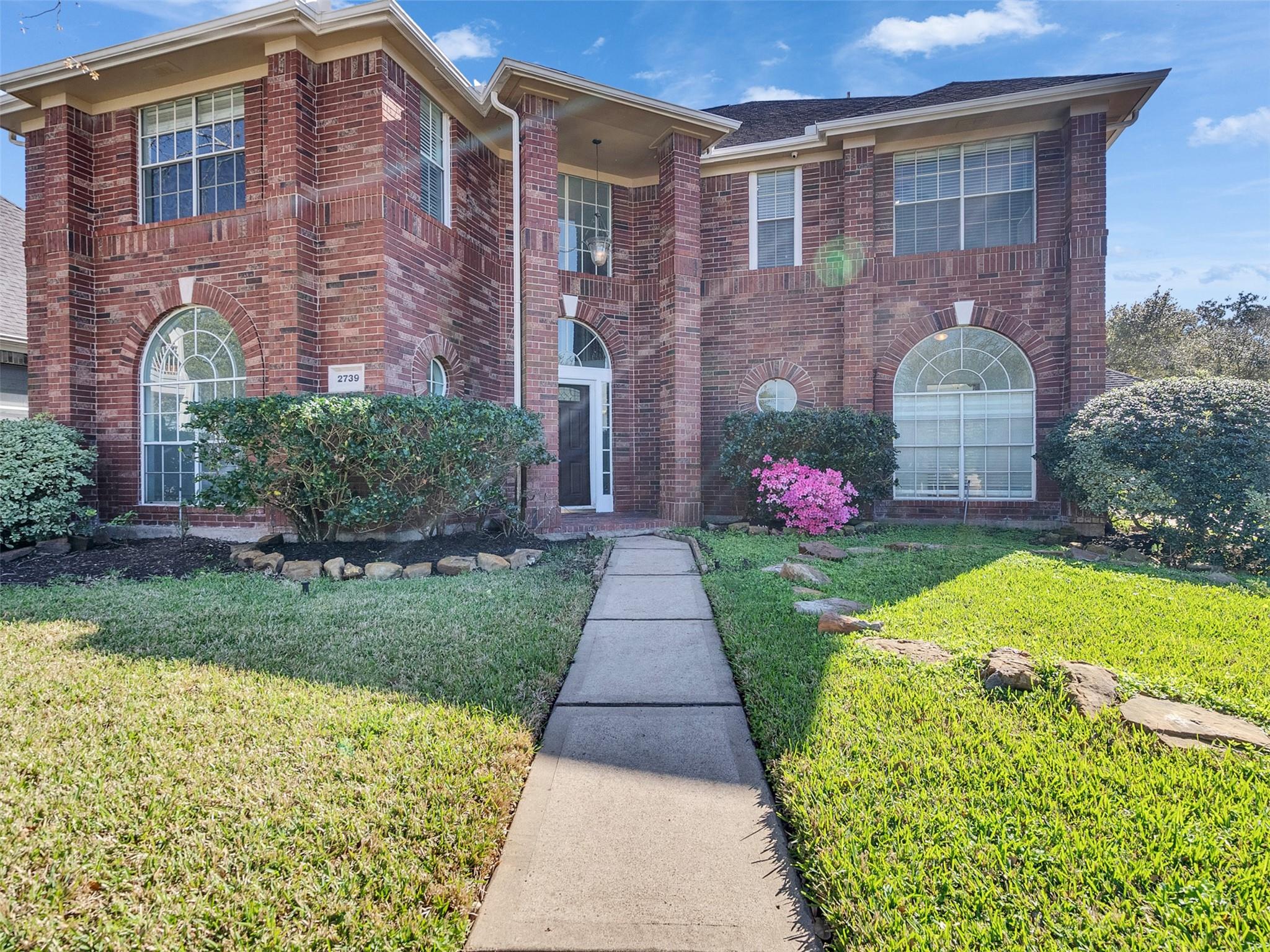 2739 Lakeside Village Drive