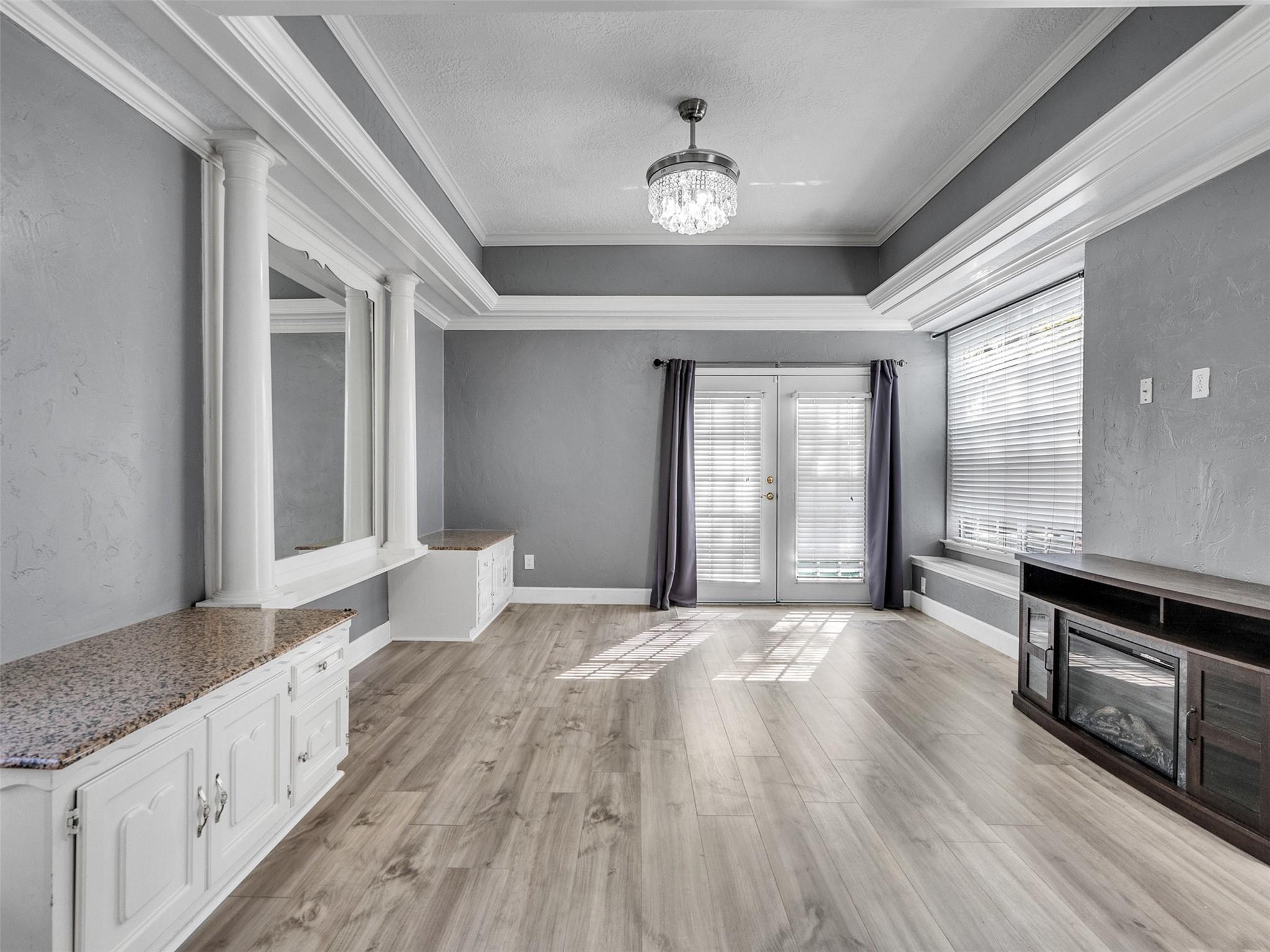 2739 Lakeside Village Drive