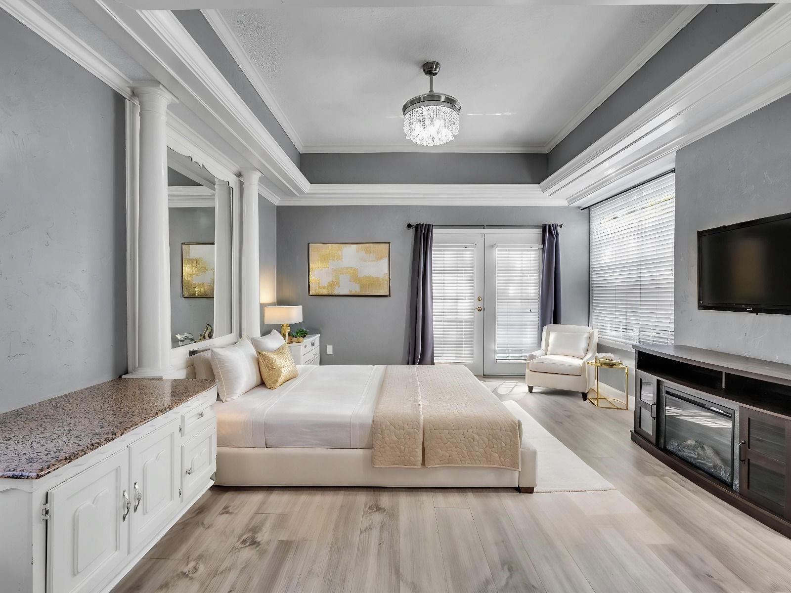 2739 Lakeside Village Drive