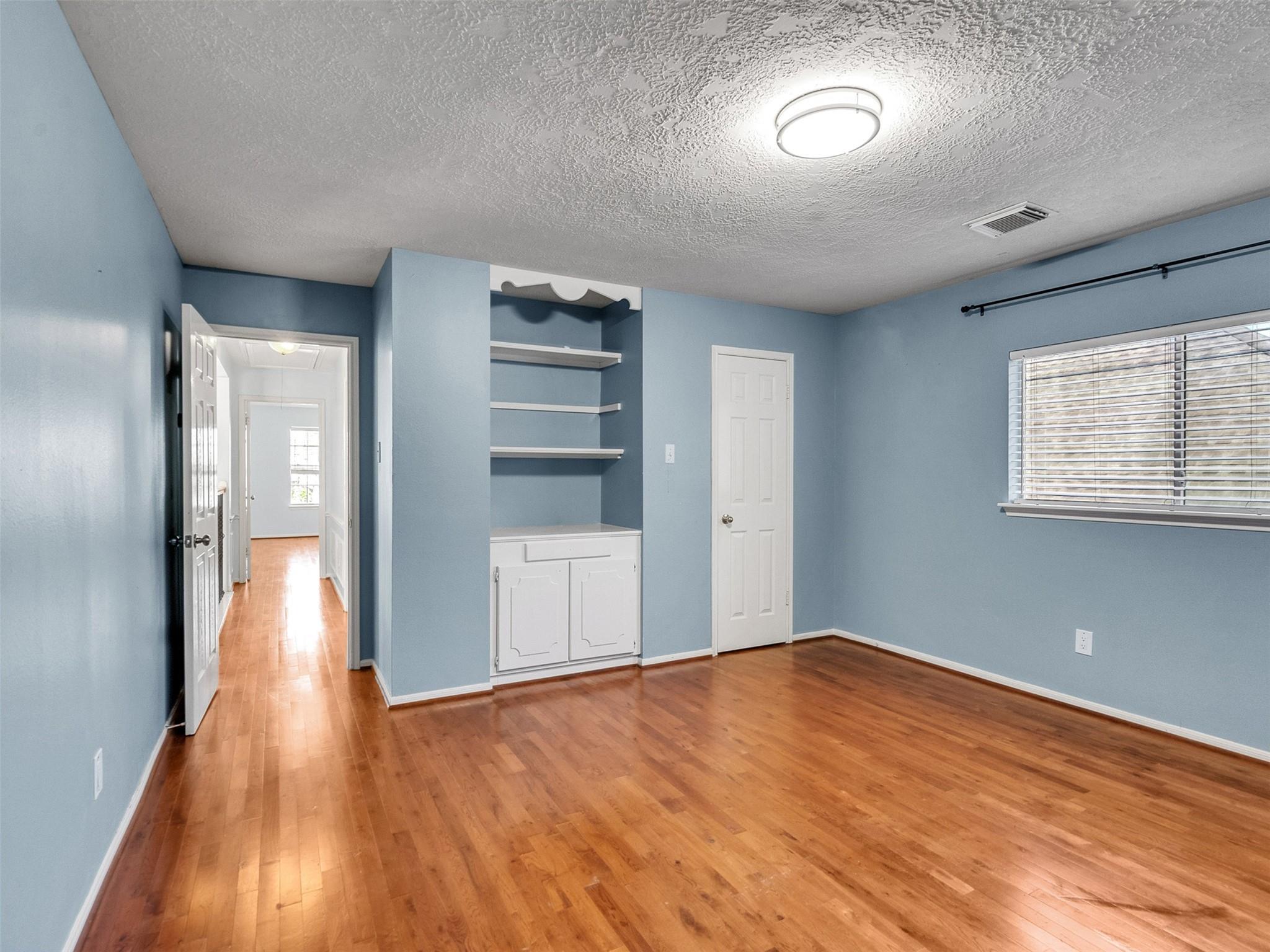 2739 Lakeside Village Drive