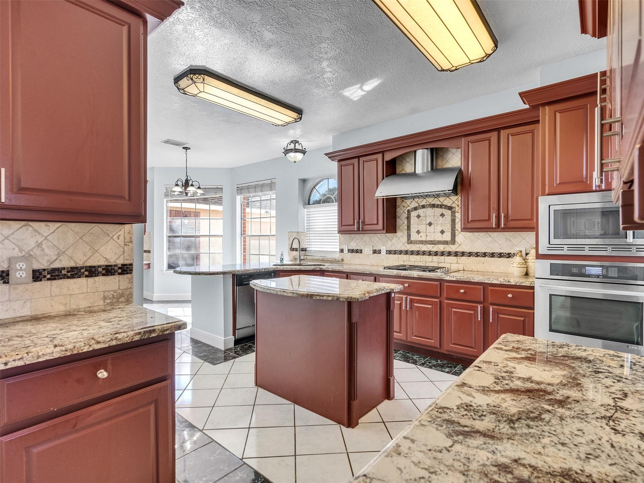 2739 Lakeside Village Drive