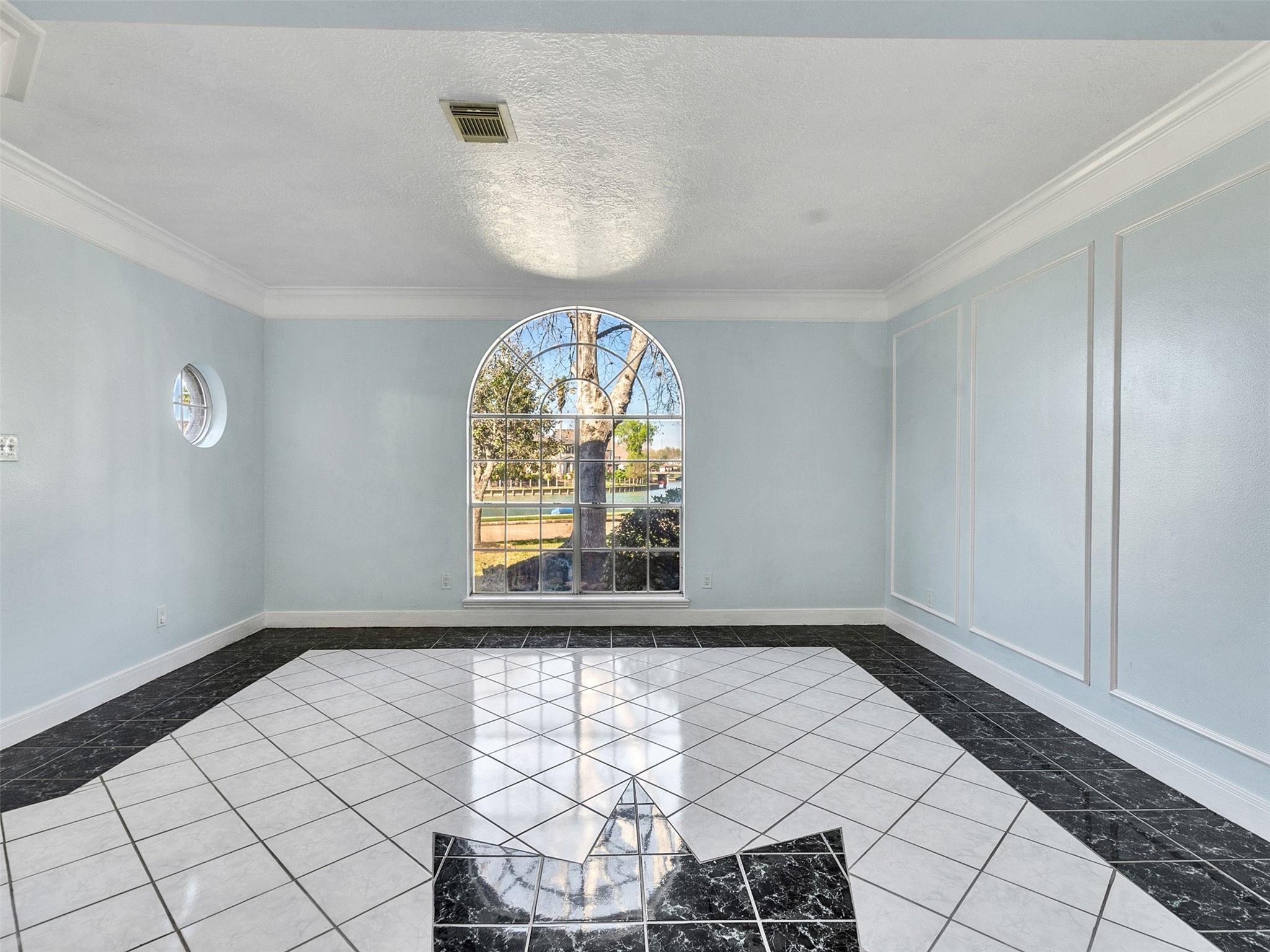 2739 Lakeside Village Drive