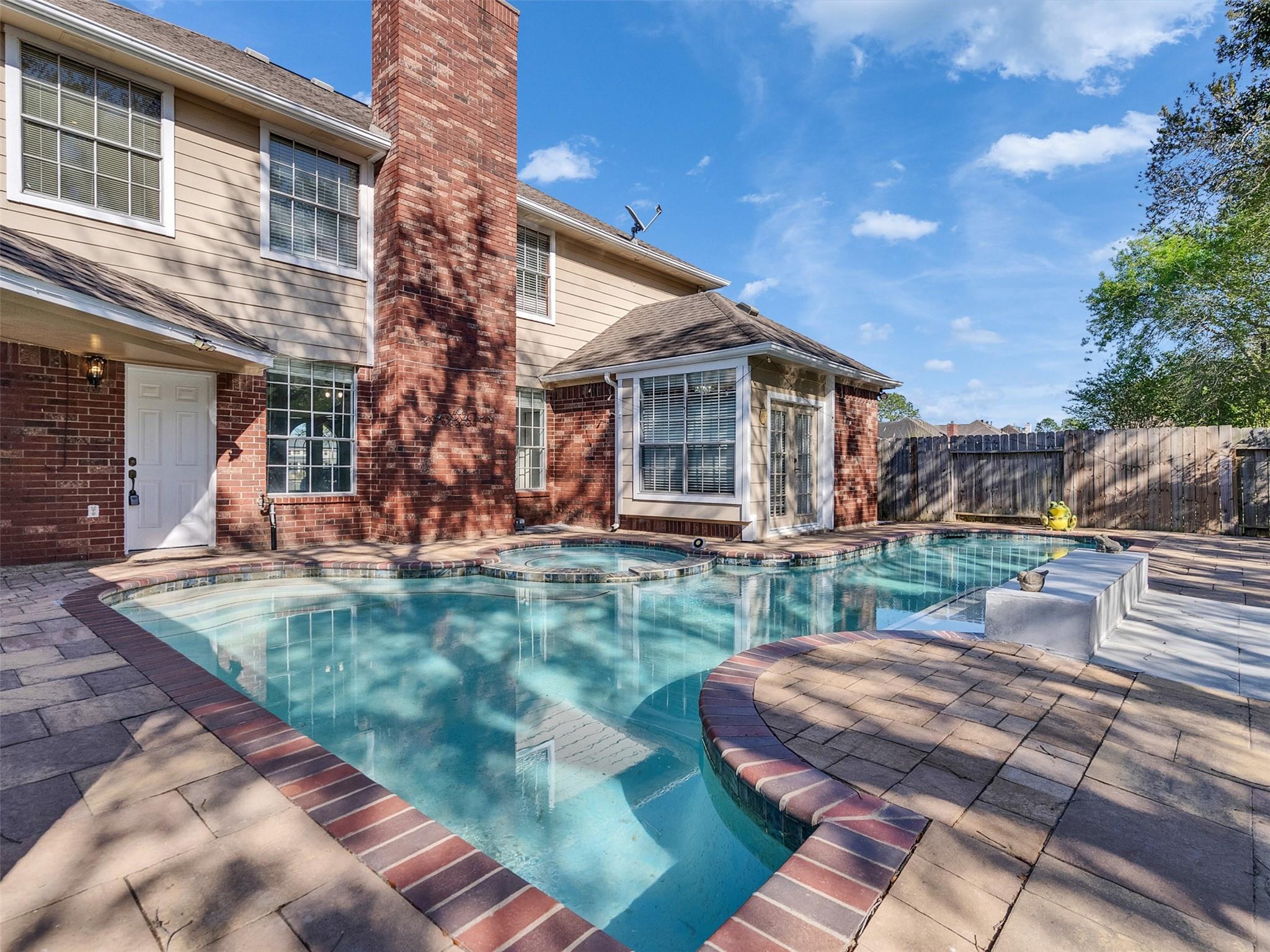 2739 Lakeside Village Drive