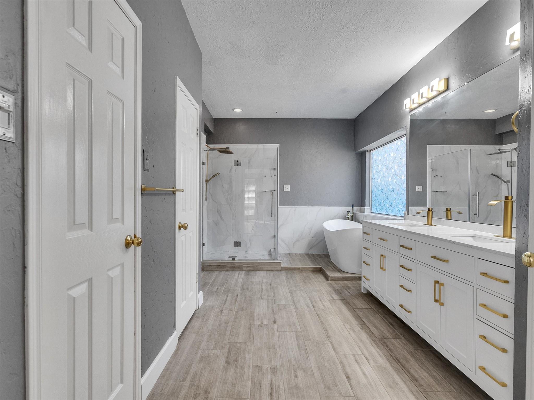 2739 Lakeside Village Drive