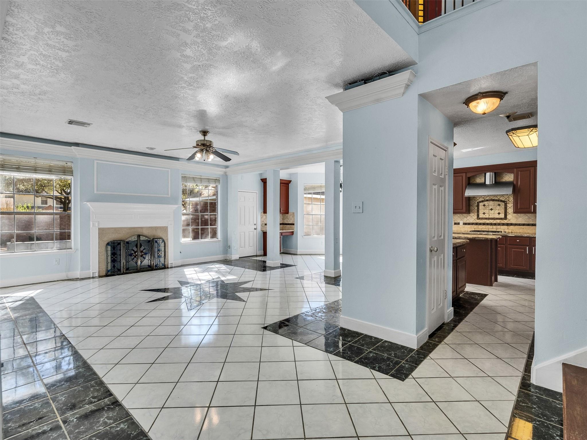 2739 Lakeside Village Drive