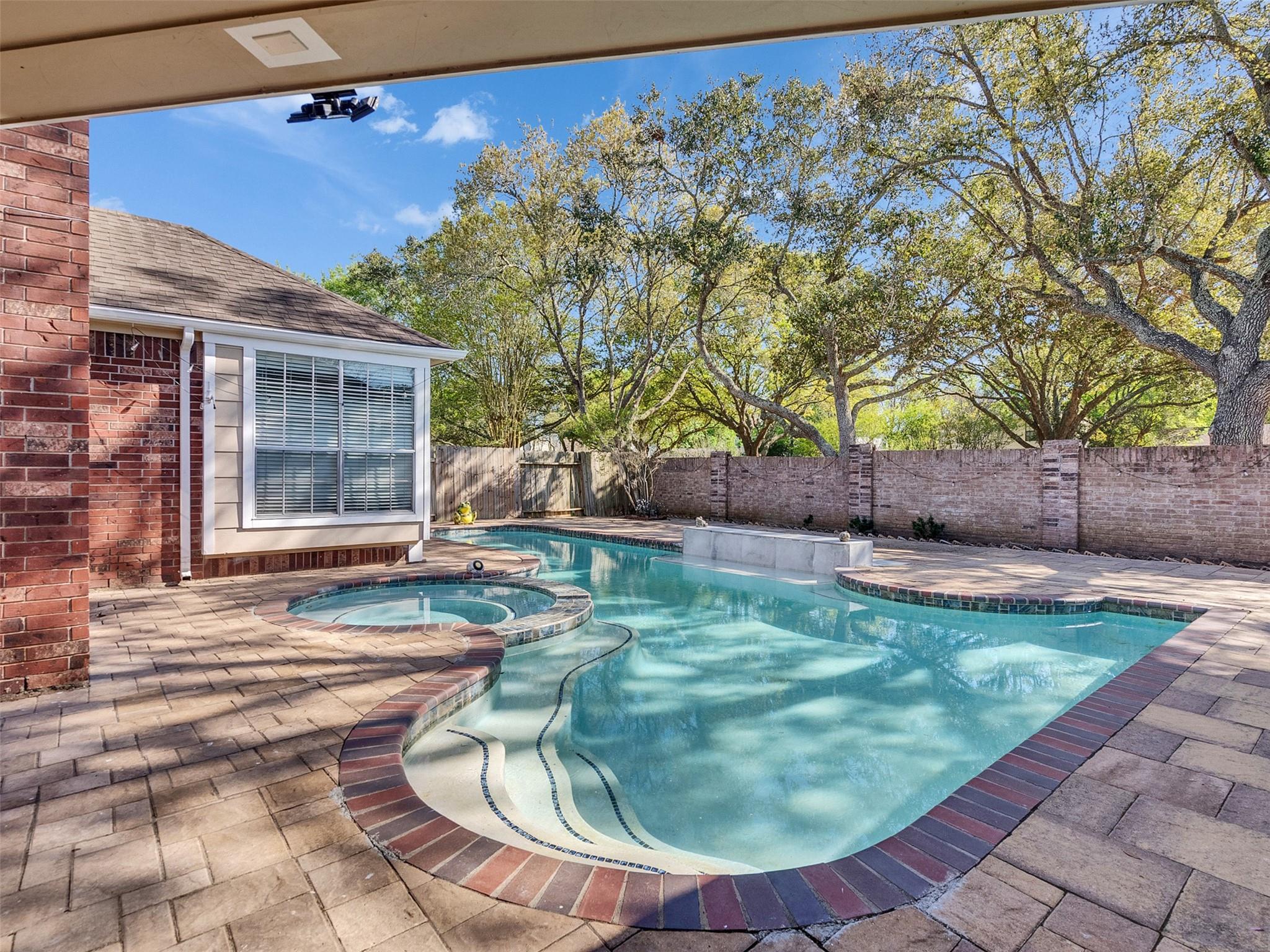 2739 Lakeside Village Drive