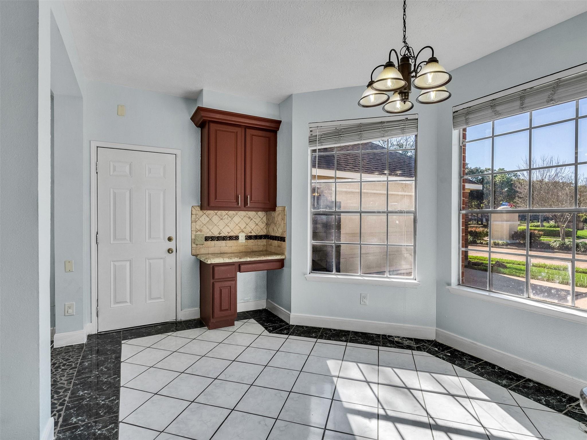 2739 Lakeside Village Drive