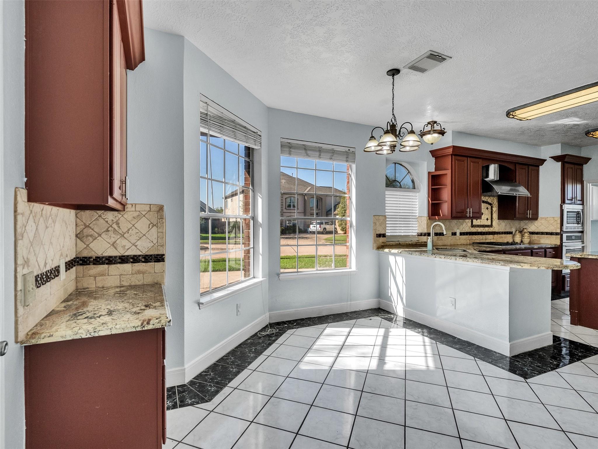 2739 Lakeside Village Drive