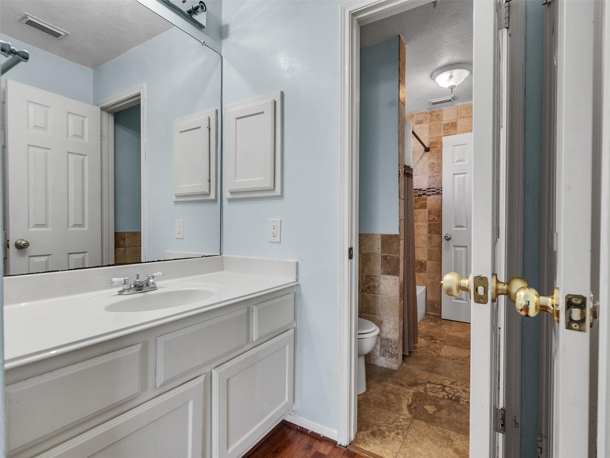 2739 Lakeside Village Drive