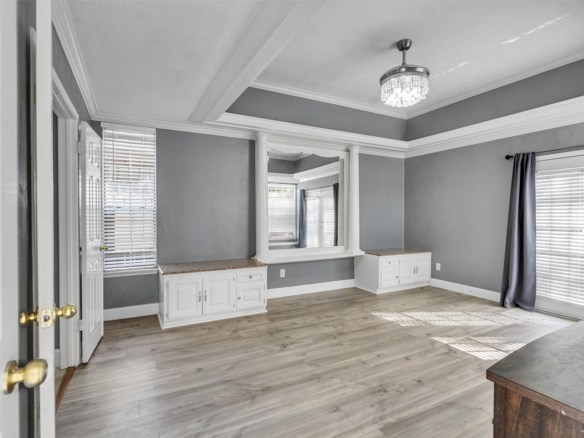 2739 Lakeside Village Drive