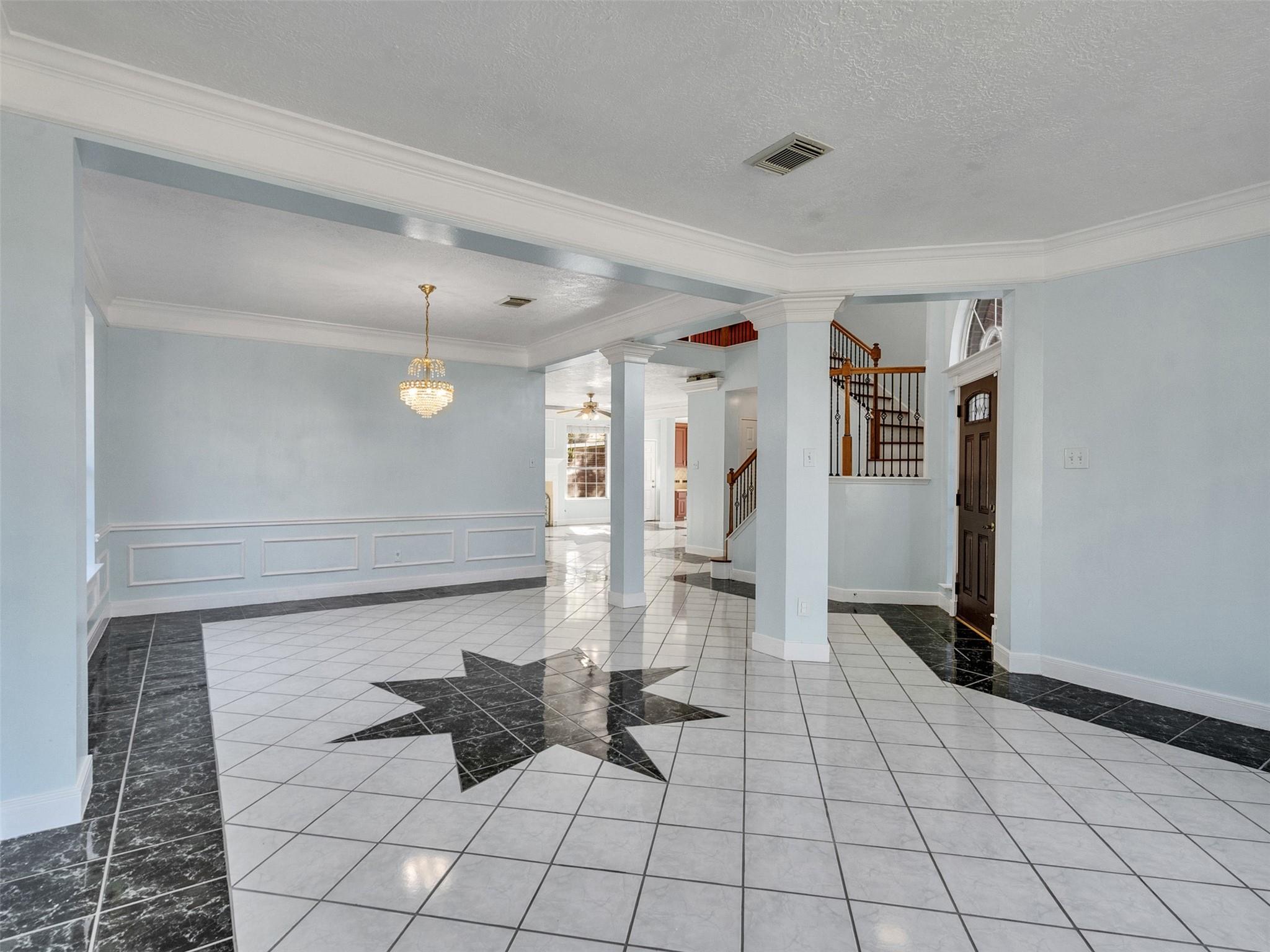 2739 Lakeside Village Drive