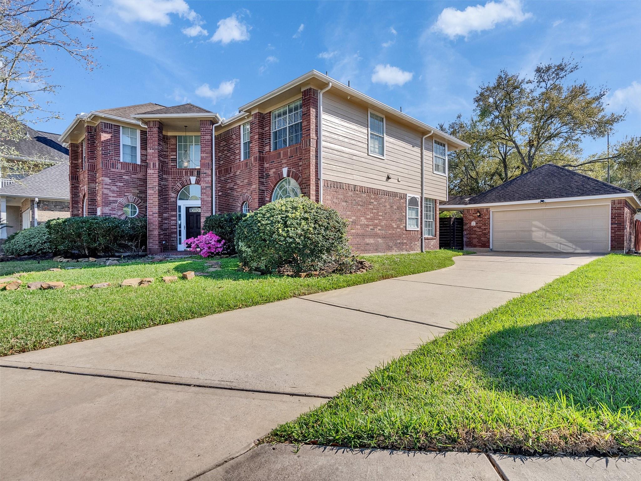 2739 Lakeside Village Drive