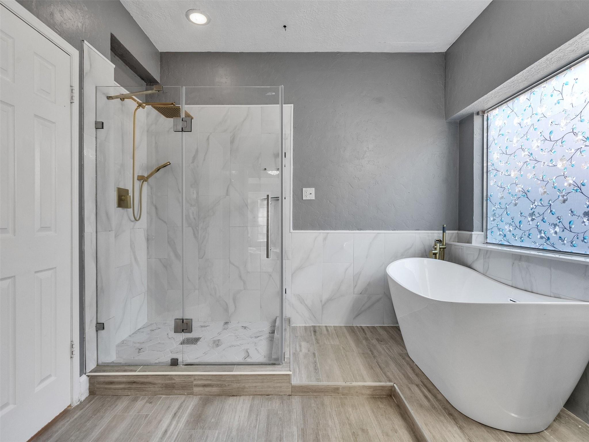 2739 Lakeside Village Drive