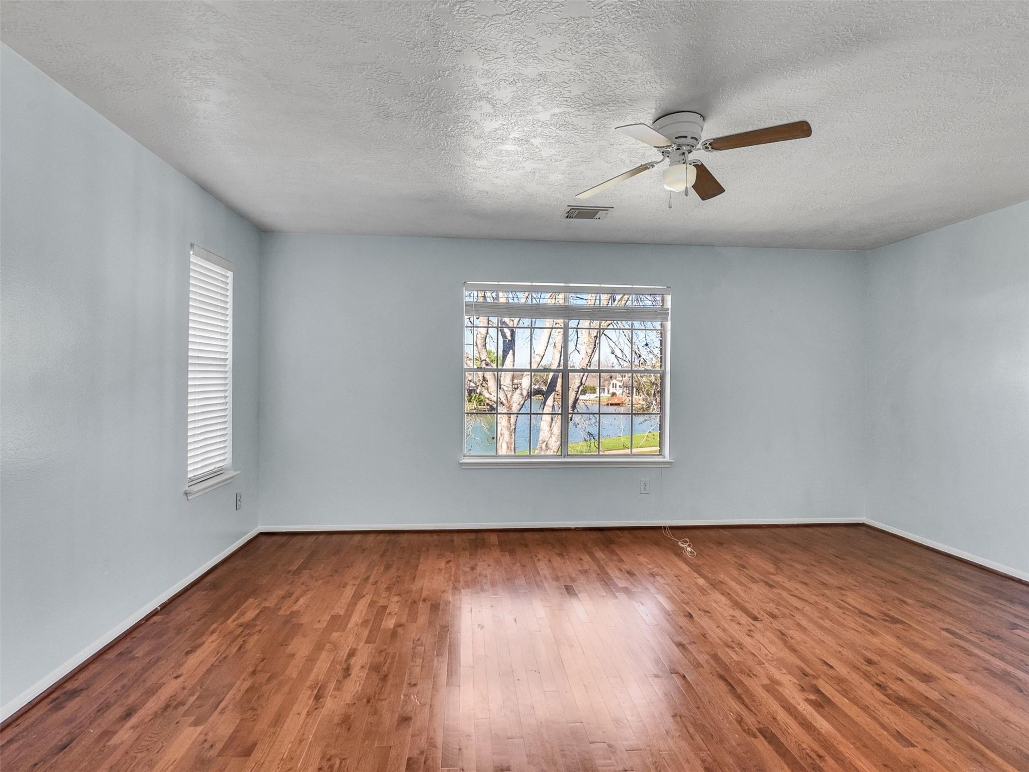 2739 Lakeside Village Drive