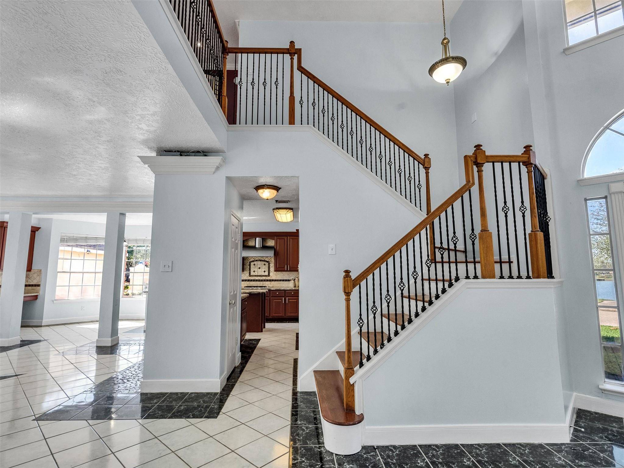 2739 Lakeside Village Drive