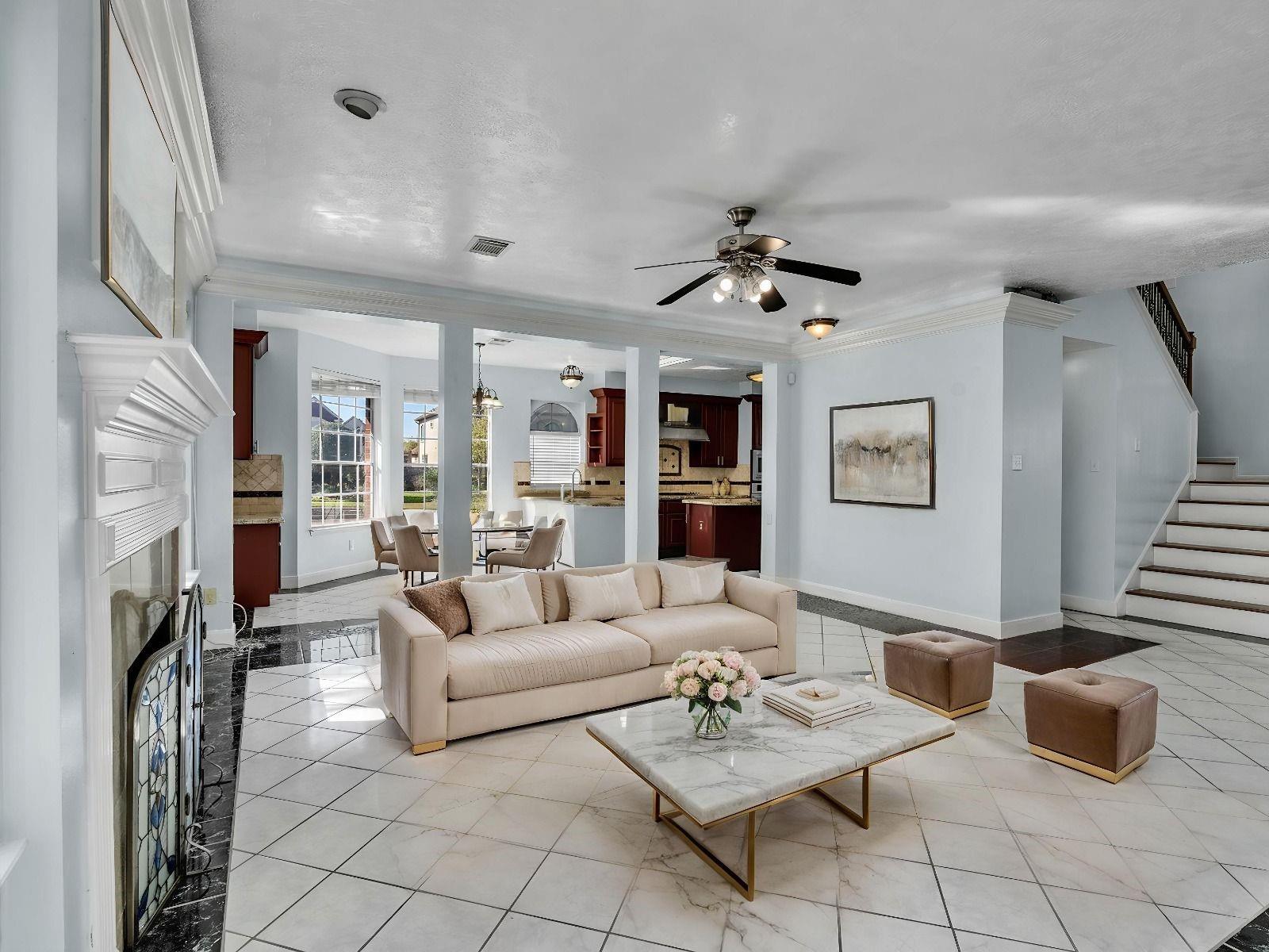 2739 Lakeside Village Drive