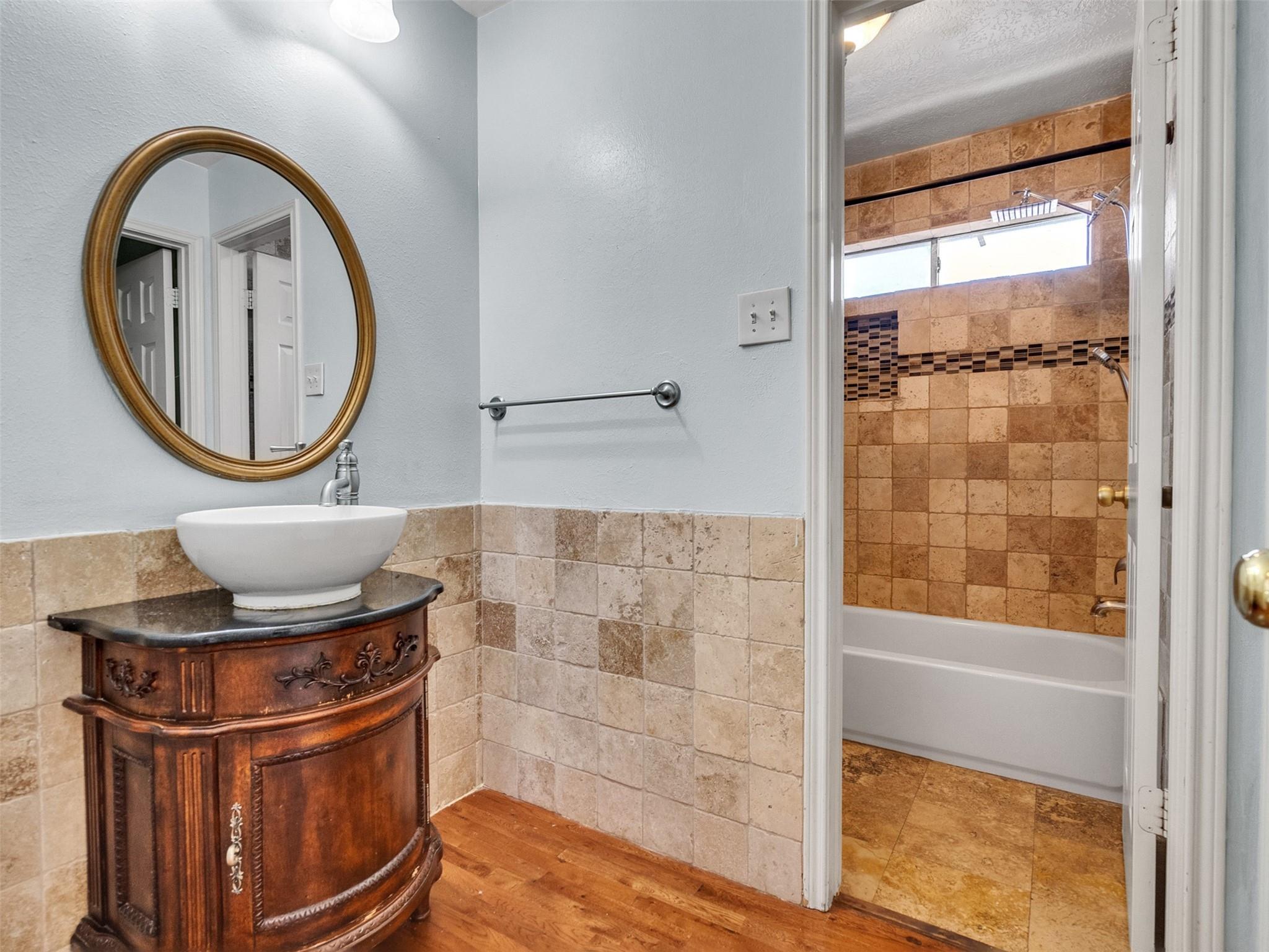 2739 Lakeside Village Drive