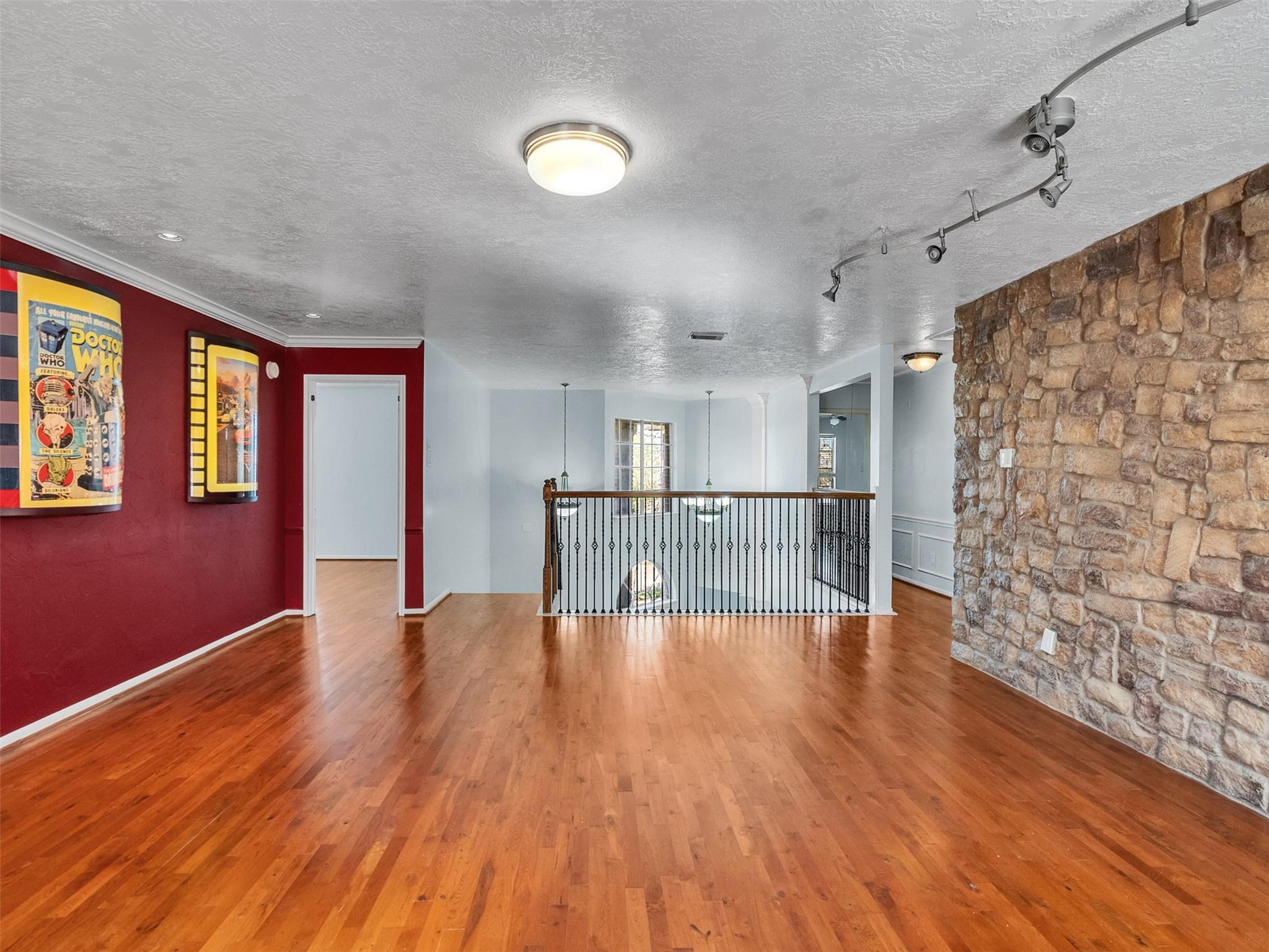 2739 Lakeside Village Drive