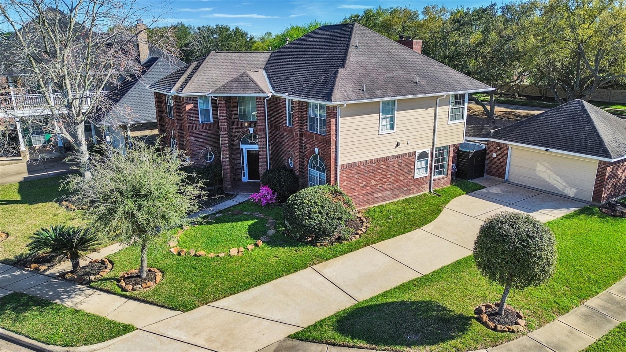 2739 Lakeside Village Drive