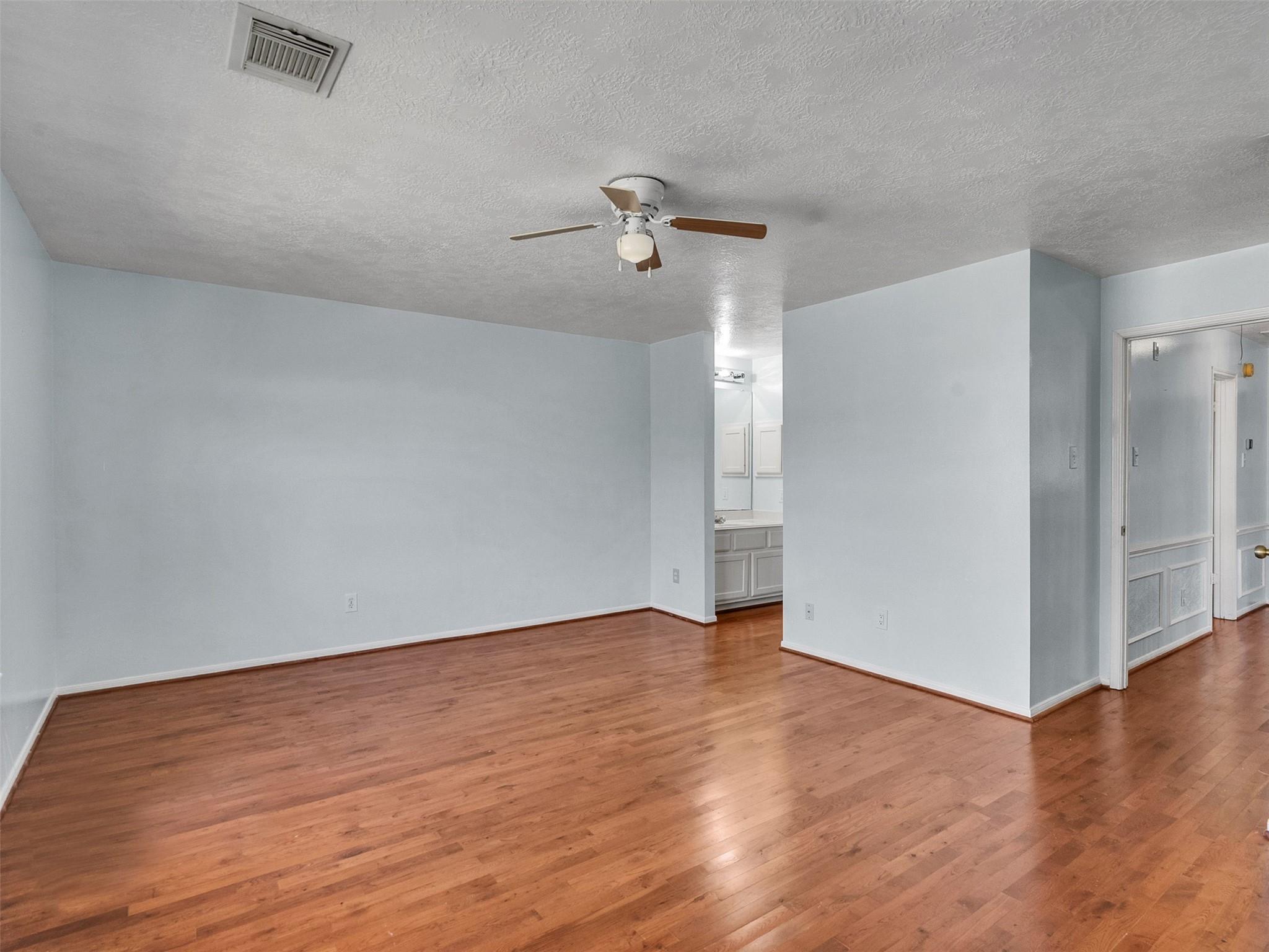 2739 Lakeside Village Drive