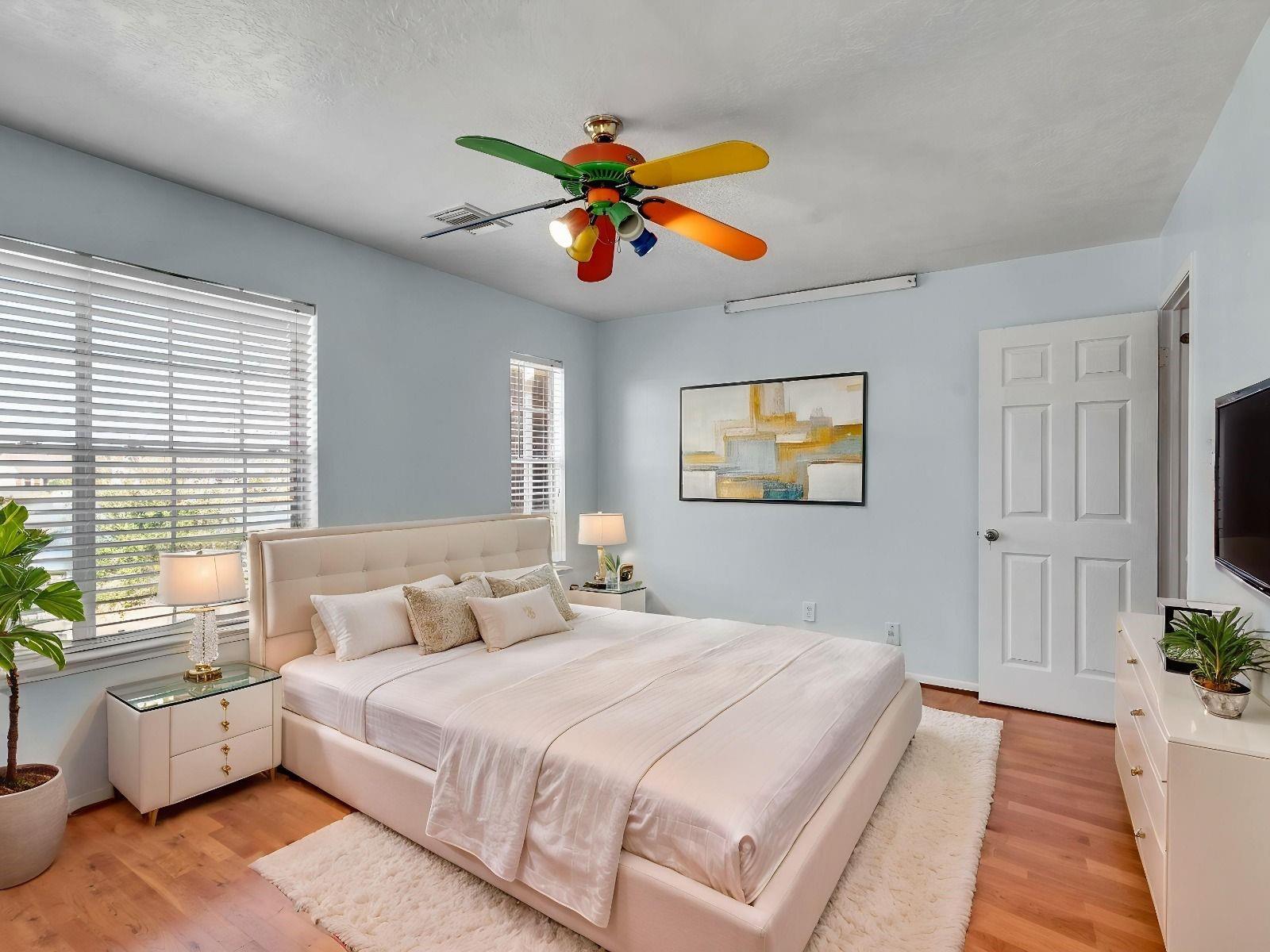 2739 Lakeside Village Drive