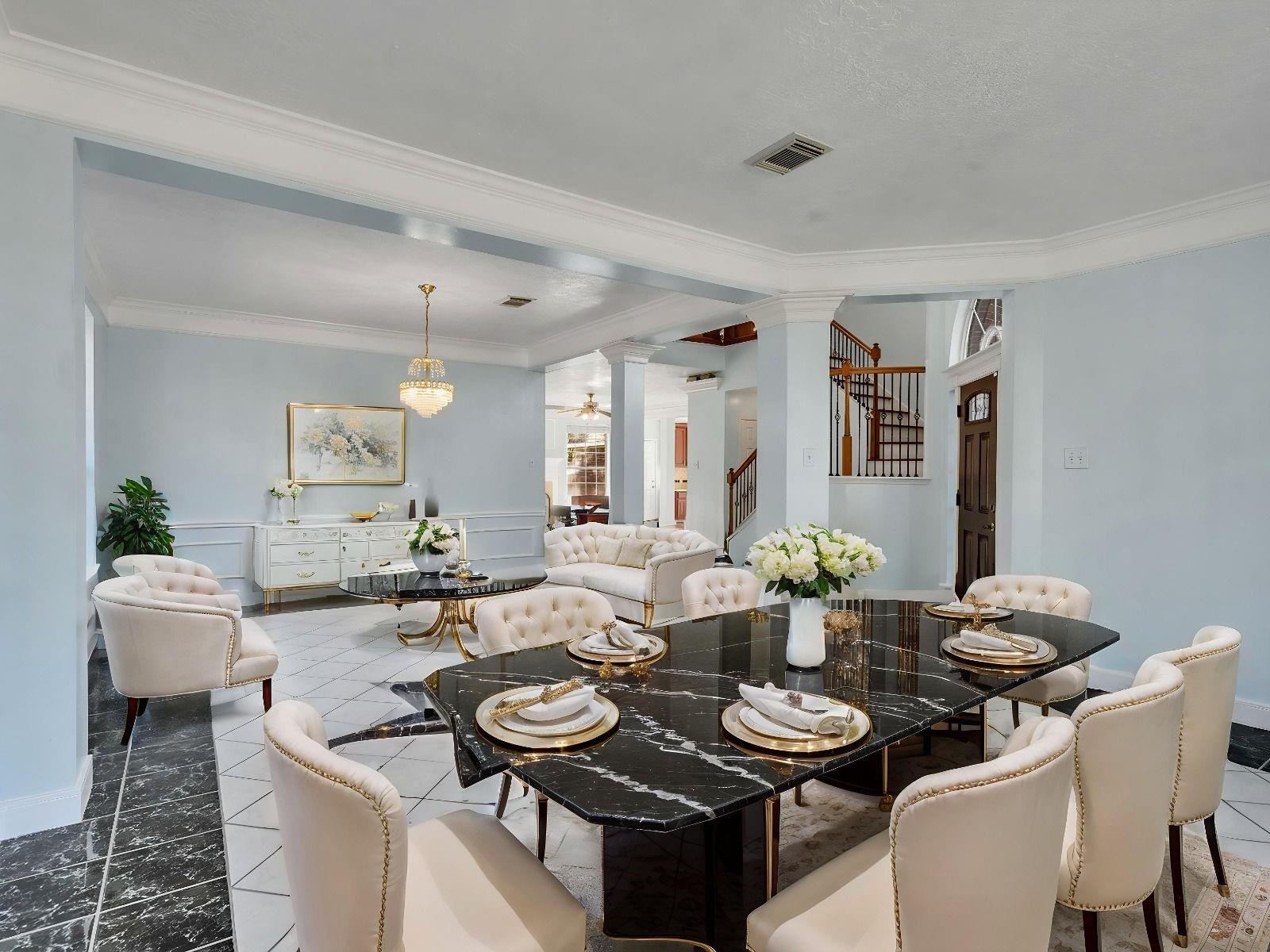 2739 Lakeside Village Drive