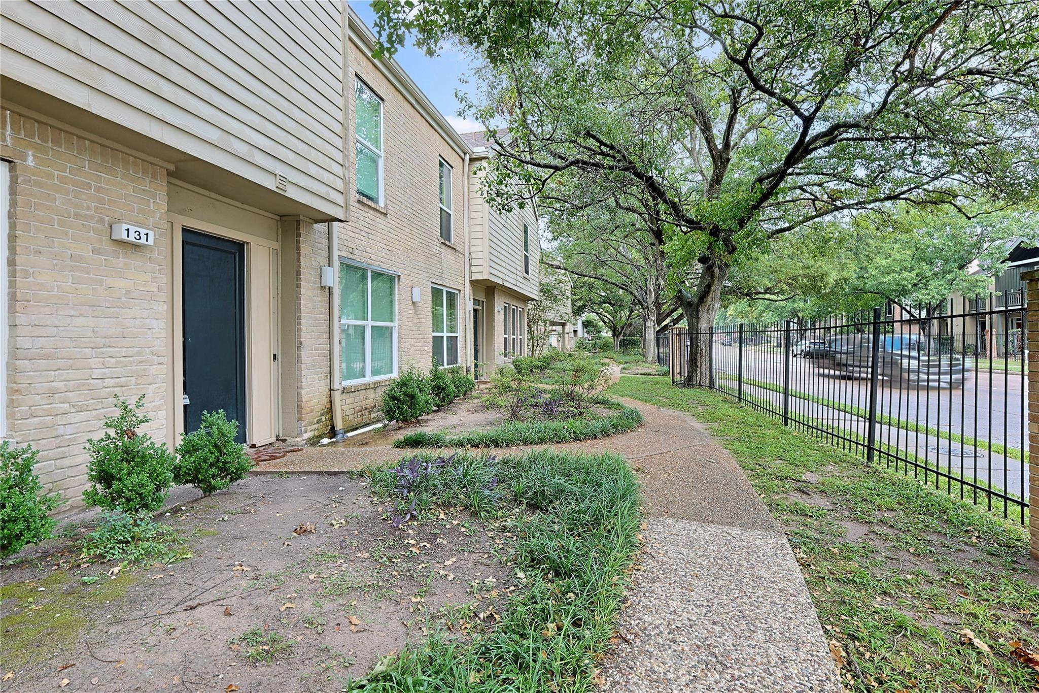 2100 Tanglewilde Street # 131