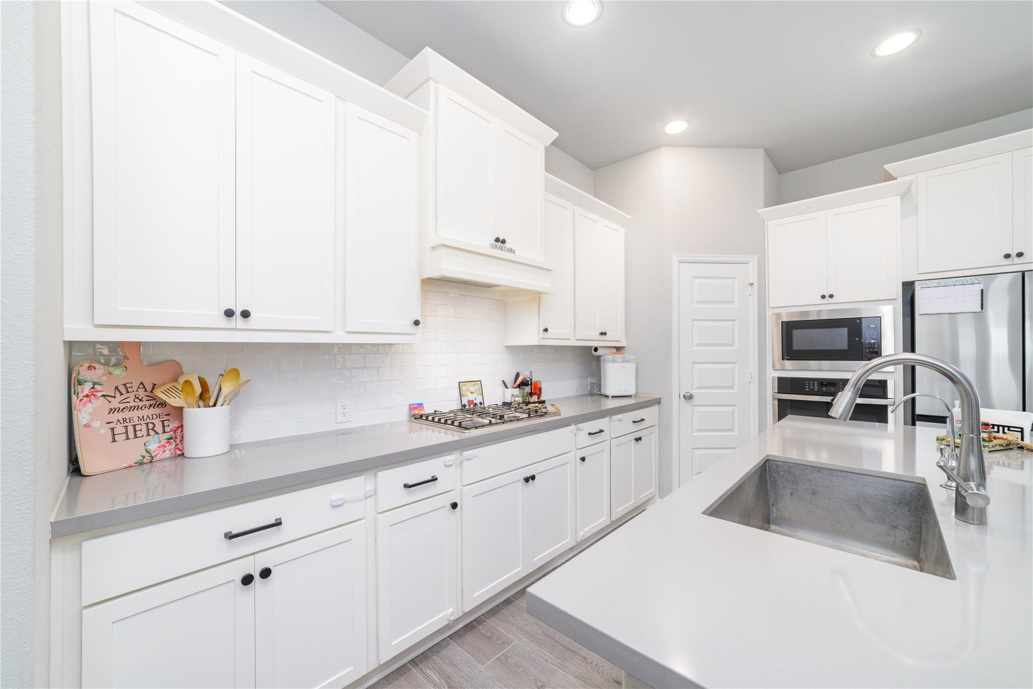 10443 Cecilia Star Lane