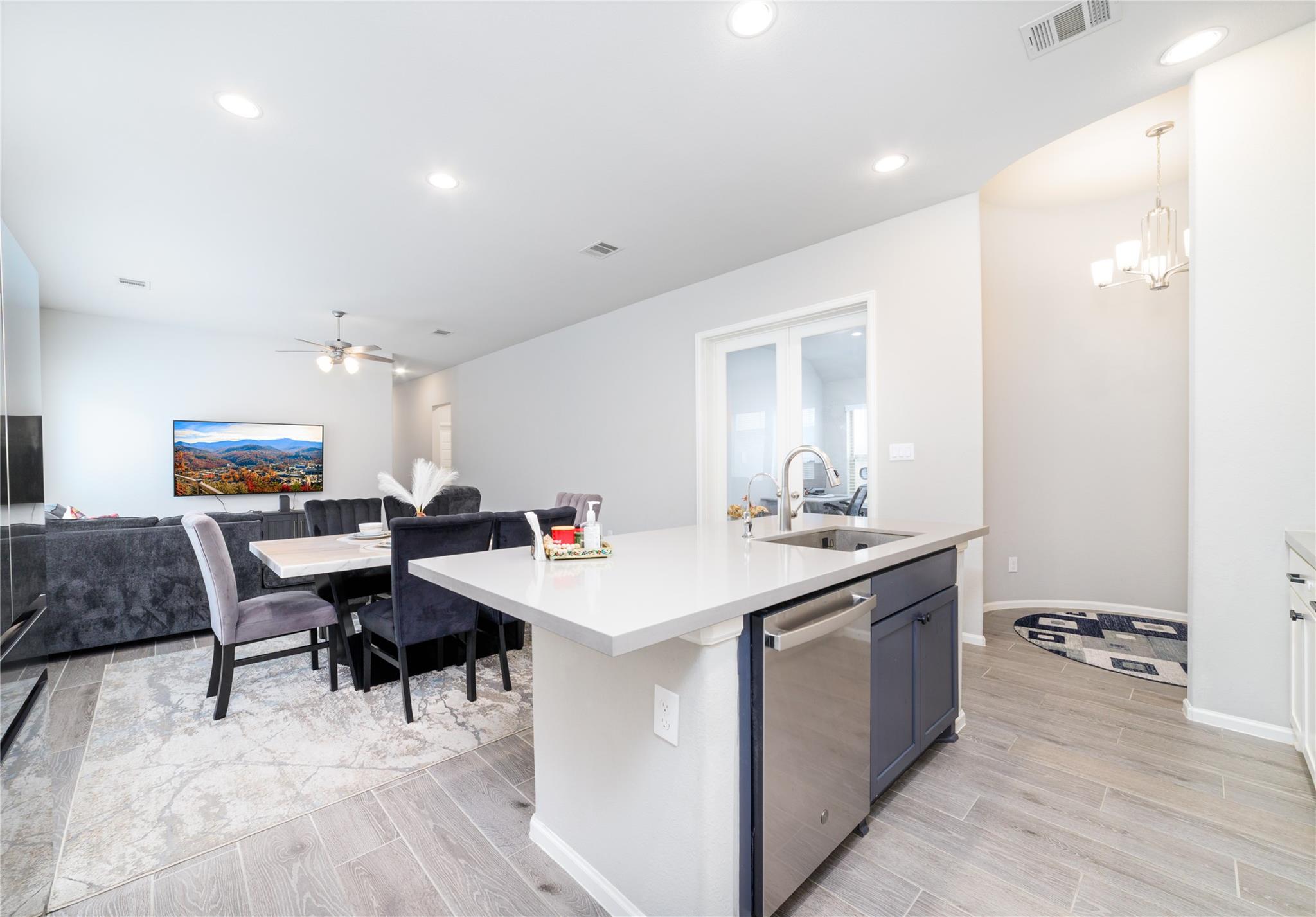 10443 Cecilia Star Lane