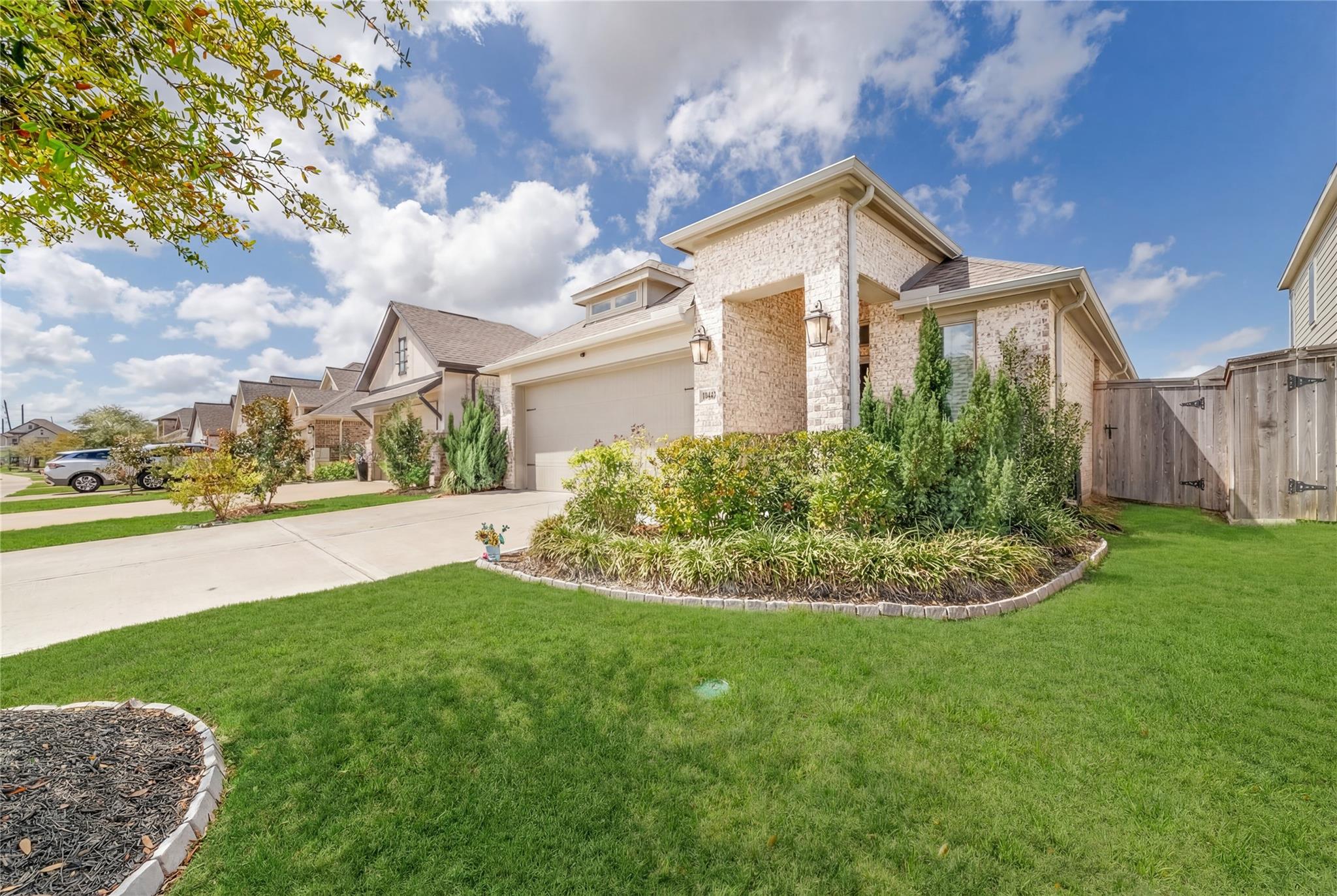 10443 Cecilia Star Lane