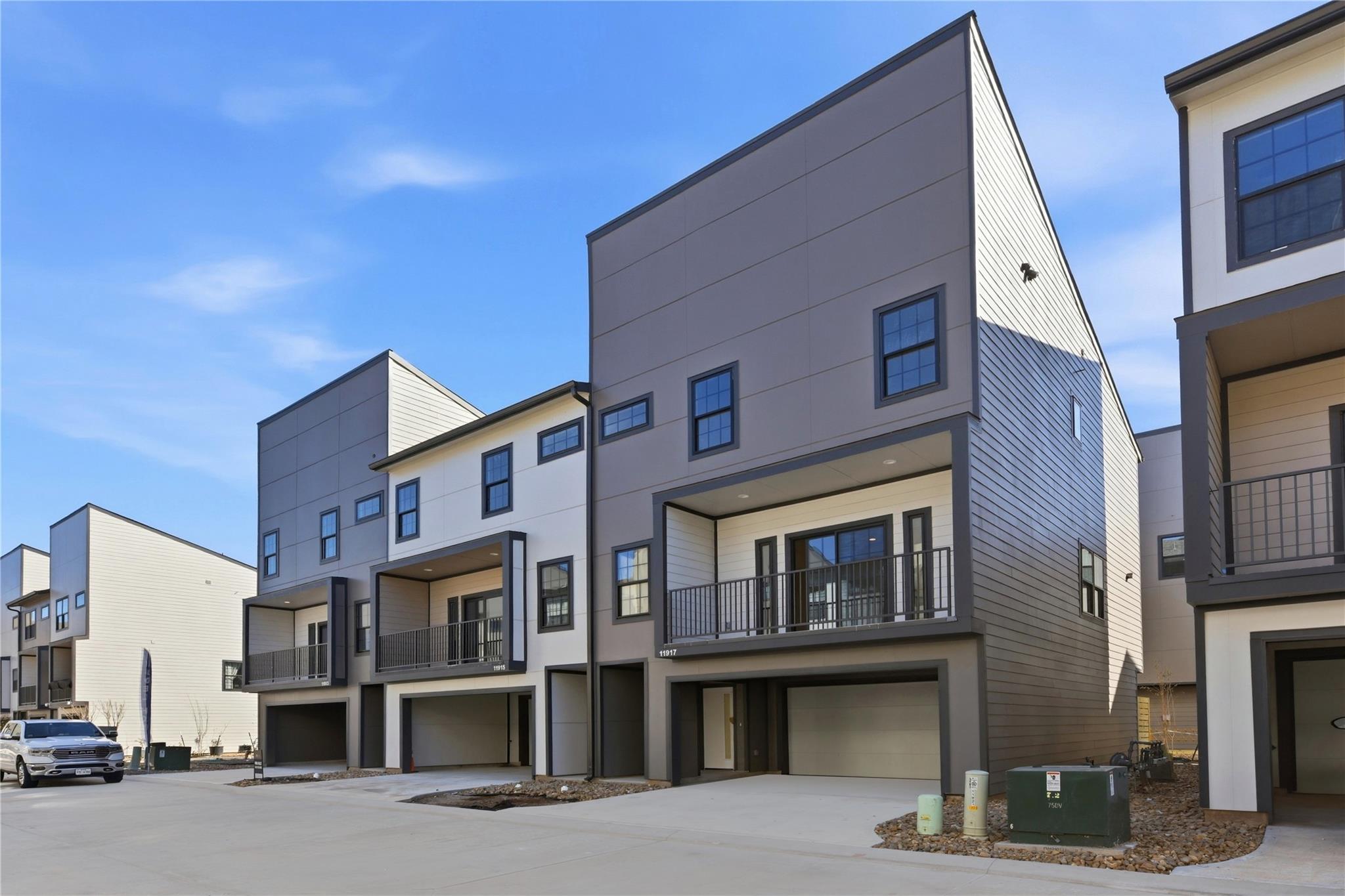 11917 N Hoa Sen Circle