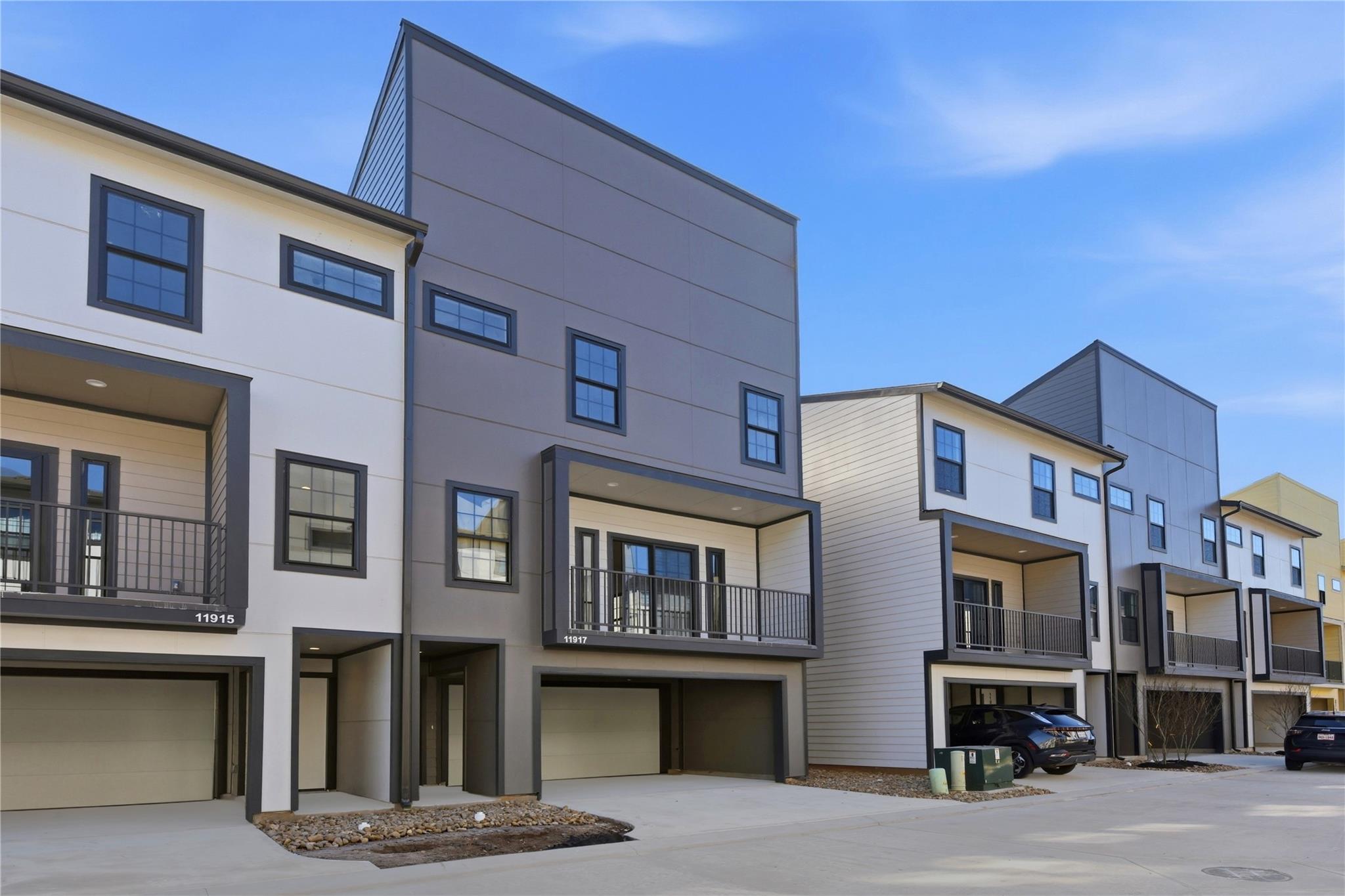 11917 N Hoa Sen Circle