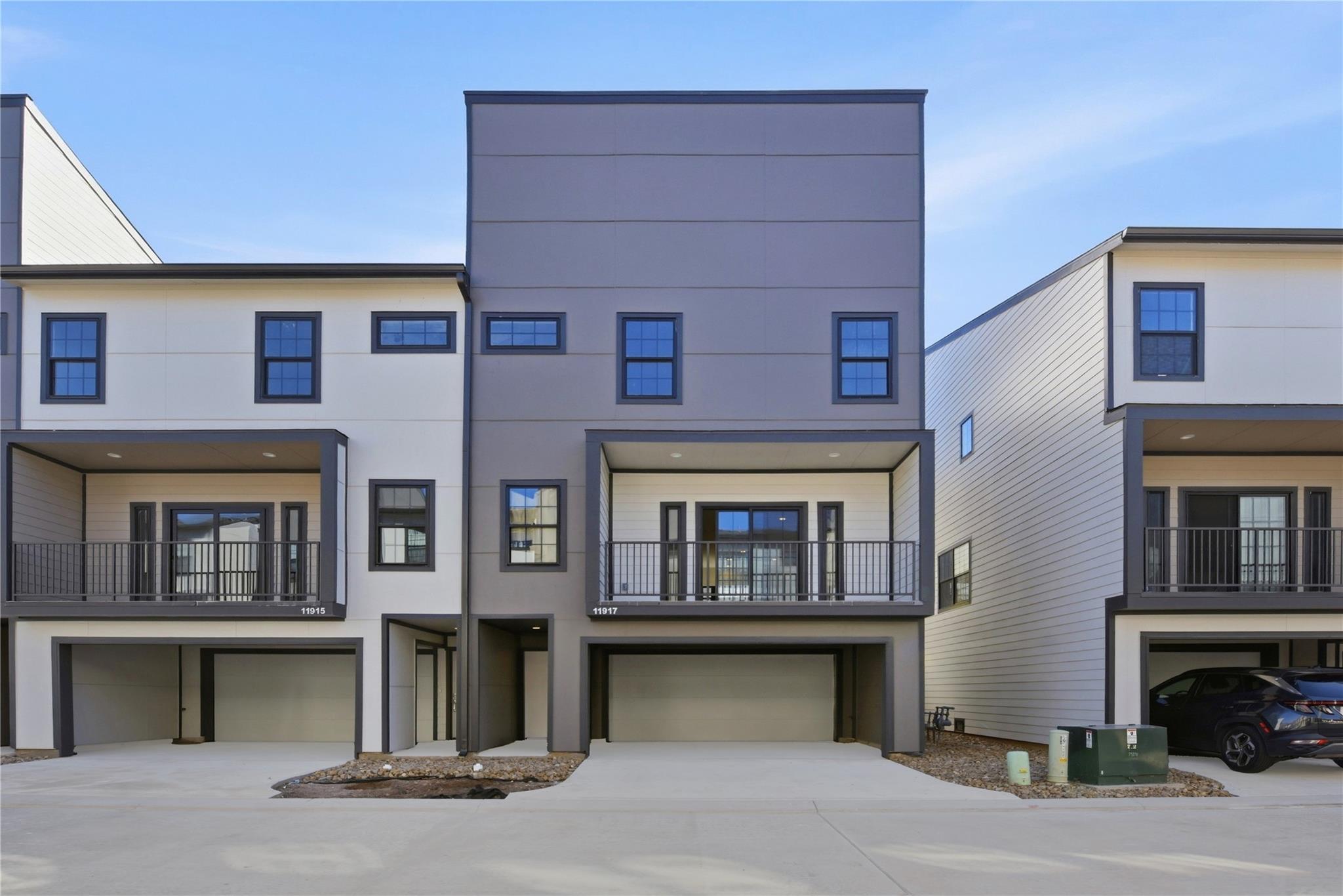 11917 N Hoa Sen Circle