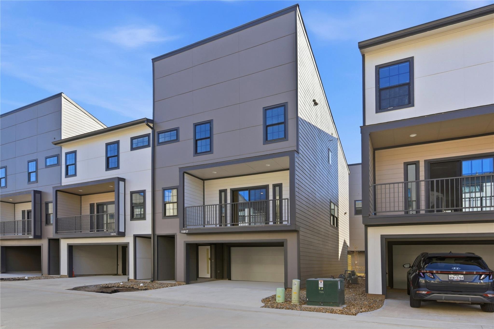 11917 N Hoa Sen Circle