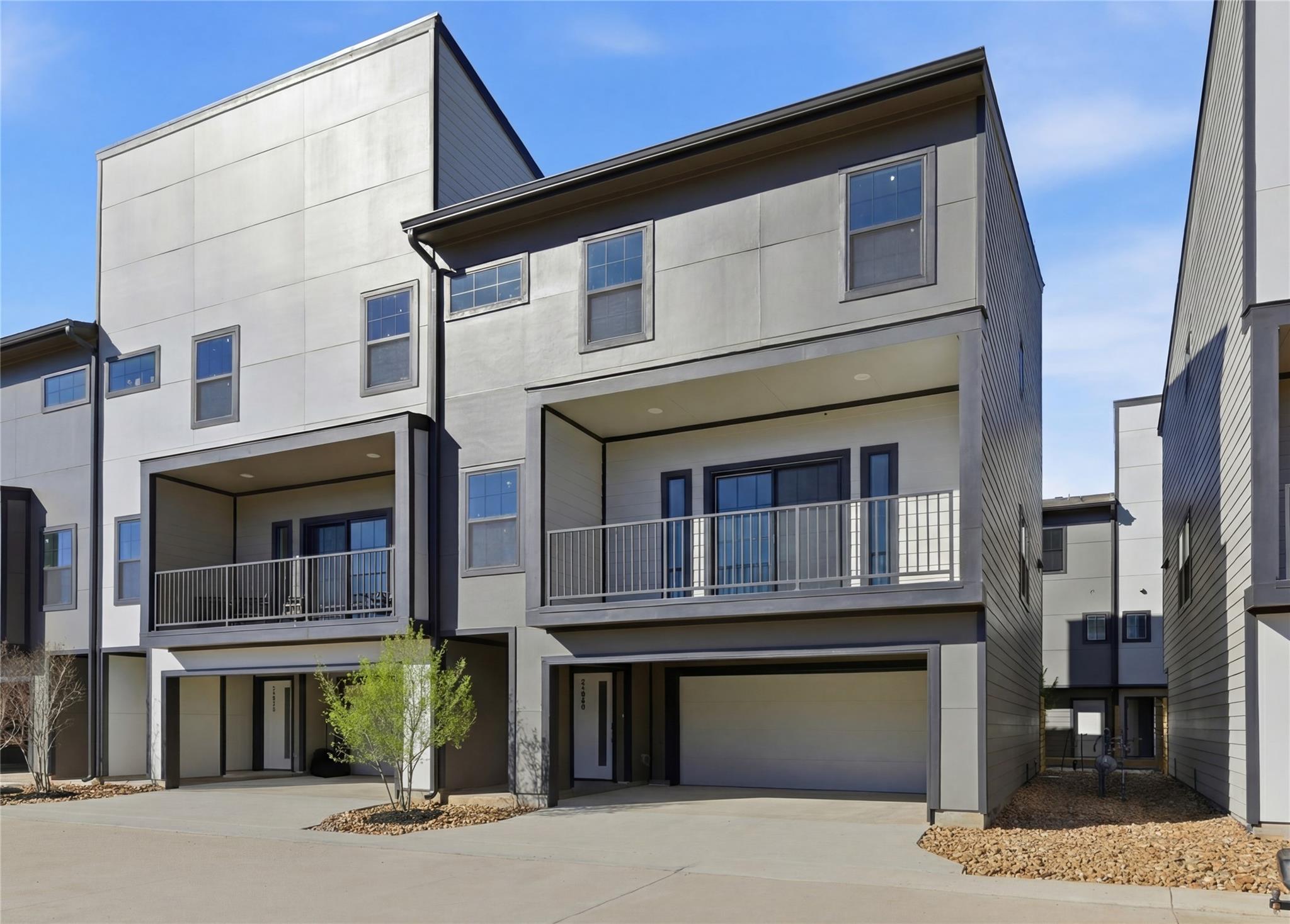 11917 N Hoa Sen Circle