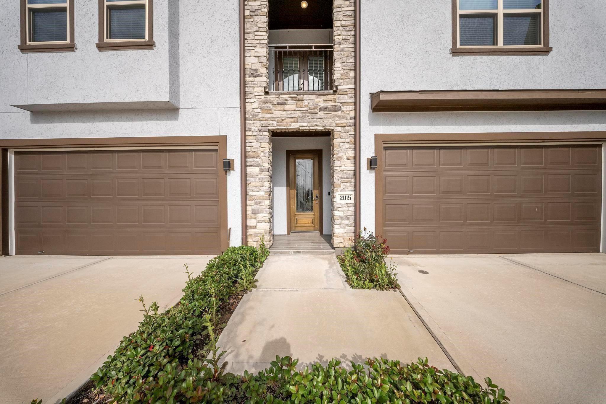 2015 Olivos Street