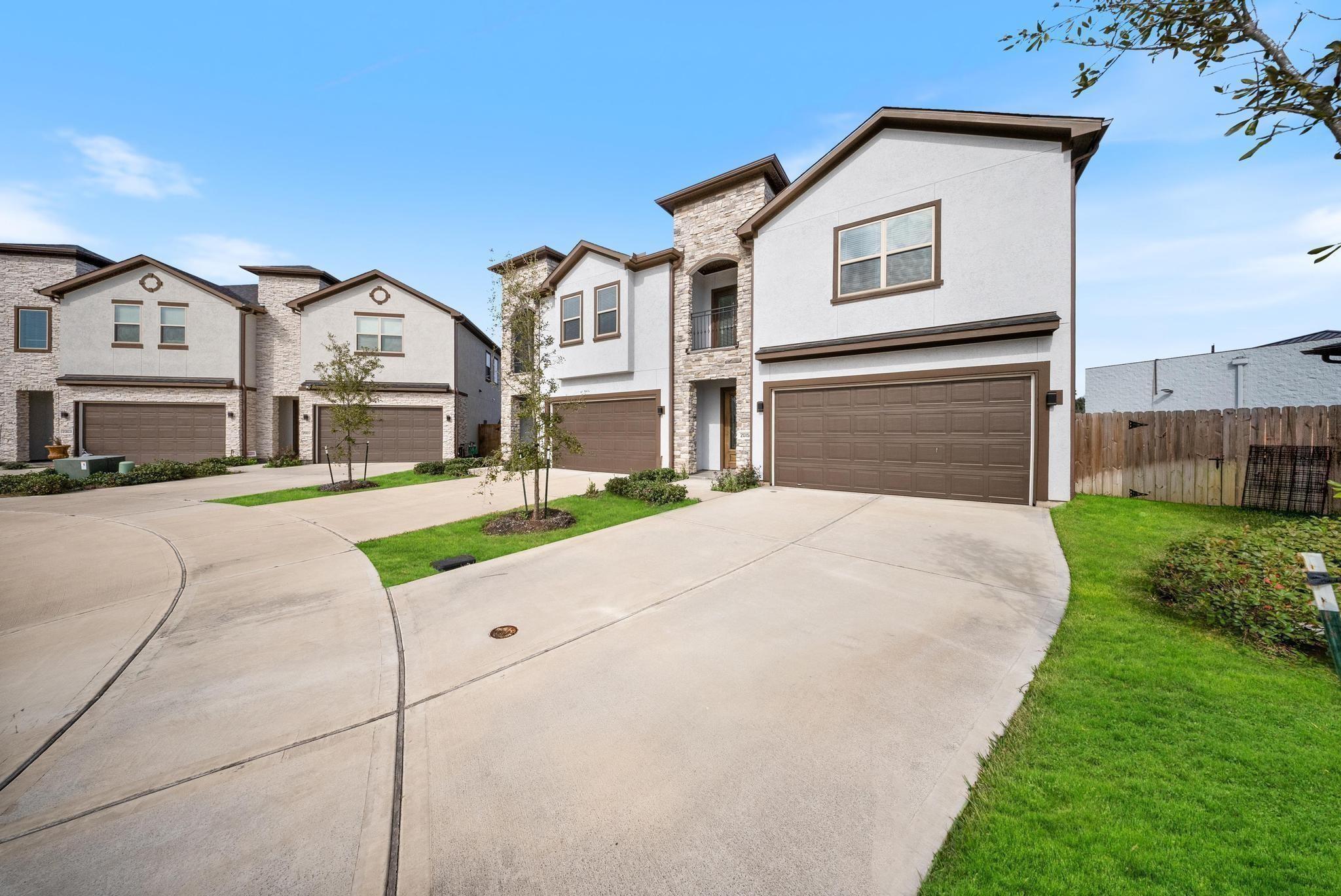 2015 Olivos Street