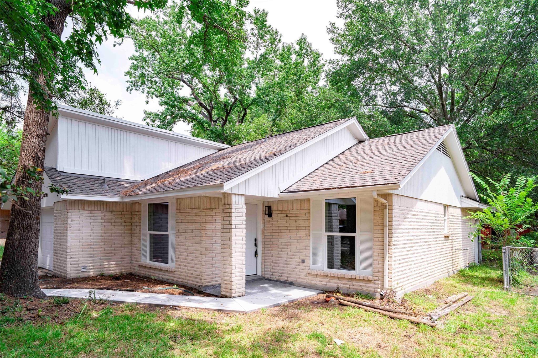 9214 Woodland Oaks Drive