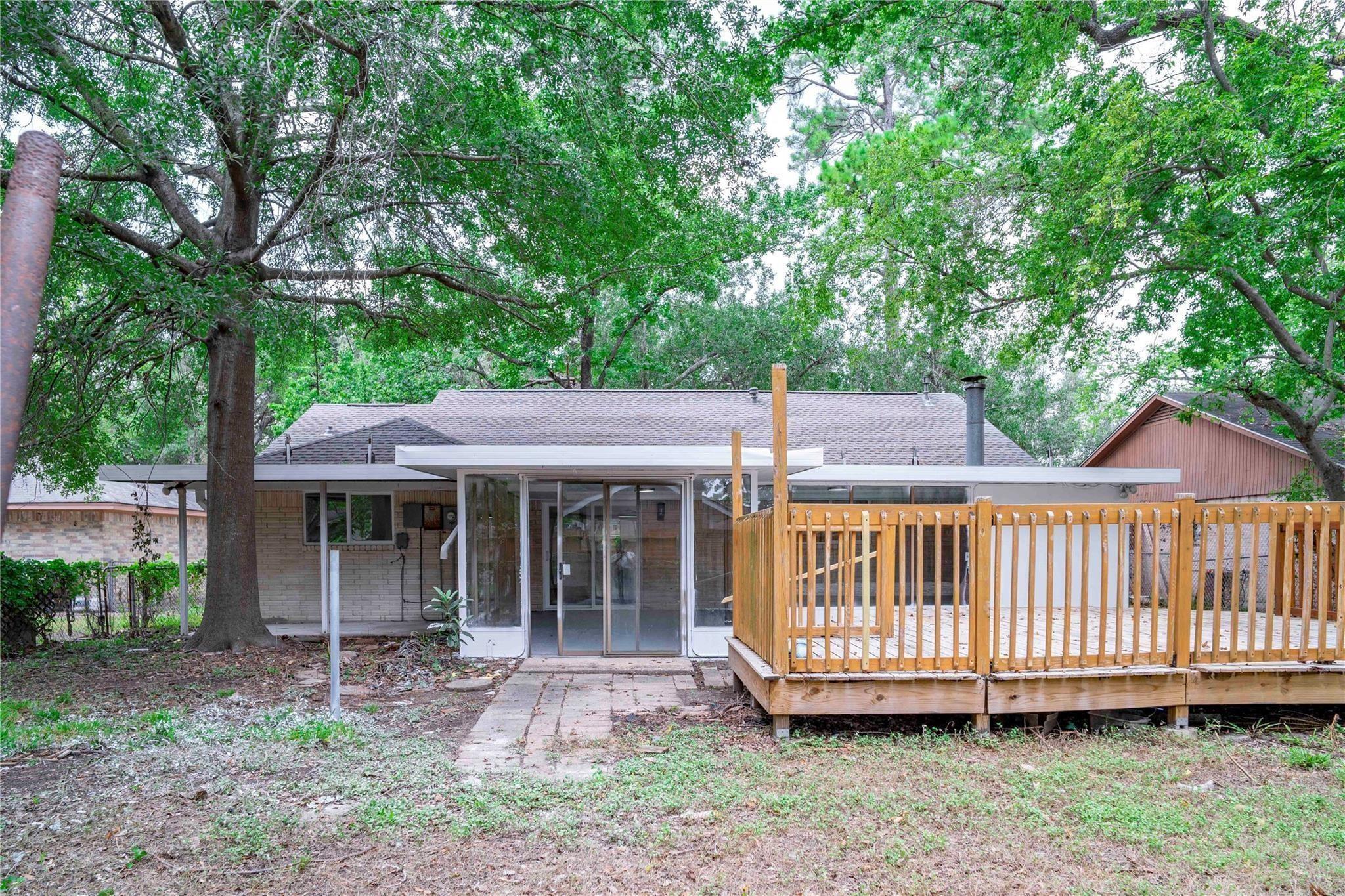 9214 Woodland Oaks Drive