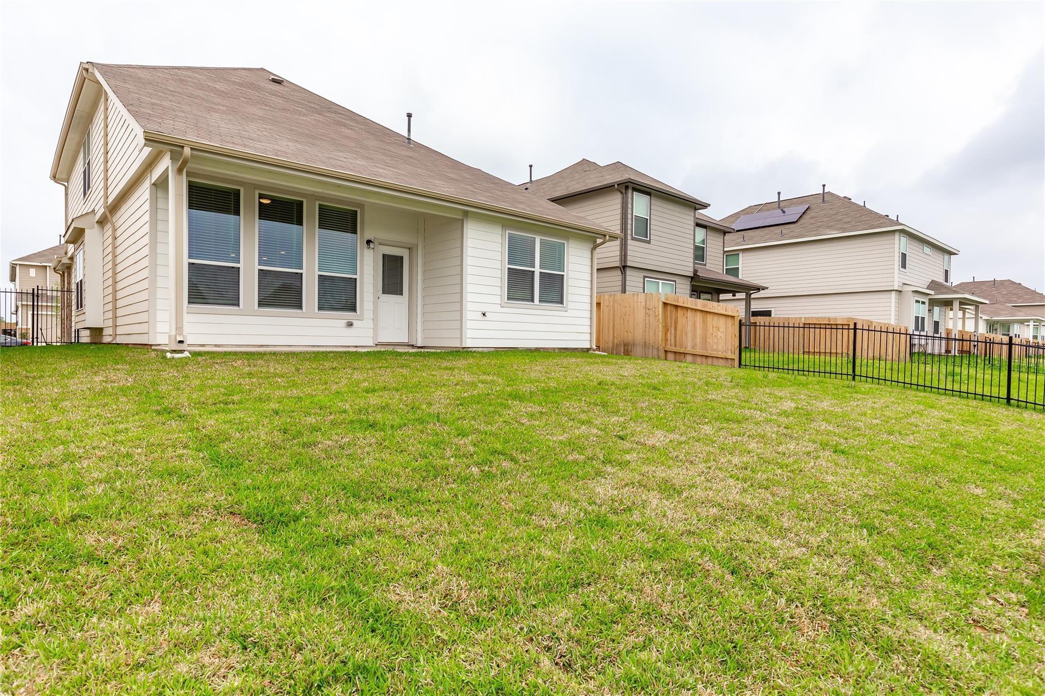 24630 Bastiani Canvas Lane