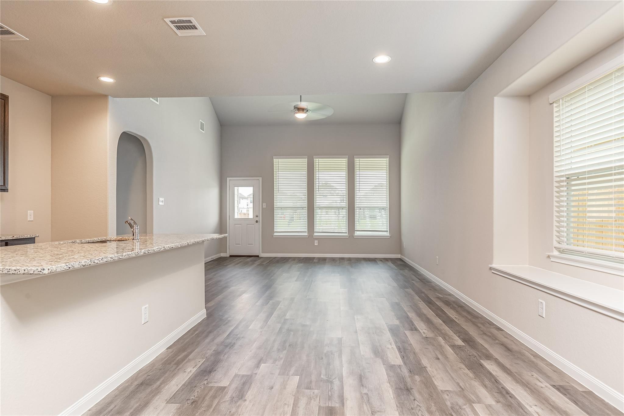 24630 Bastiani Canvas Lane